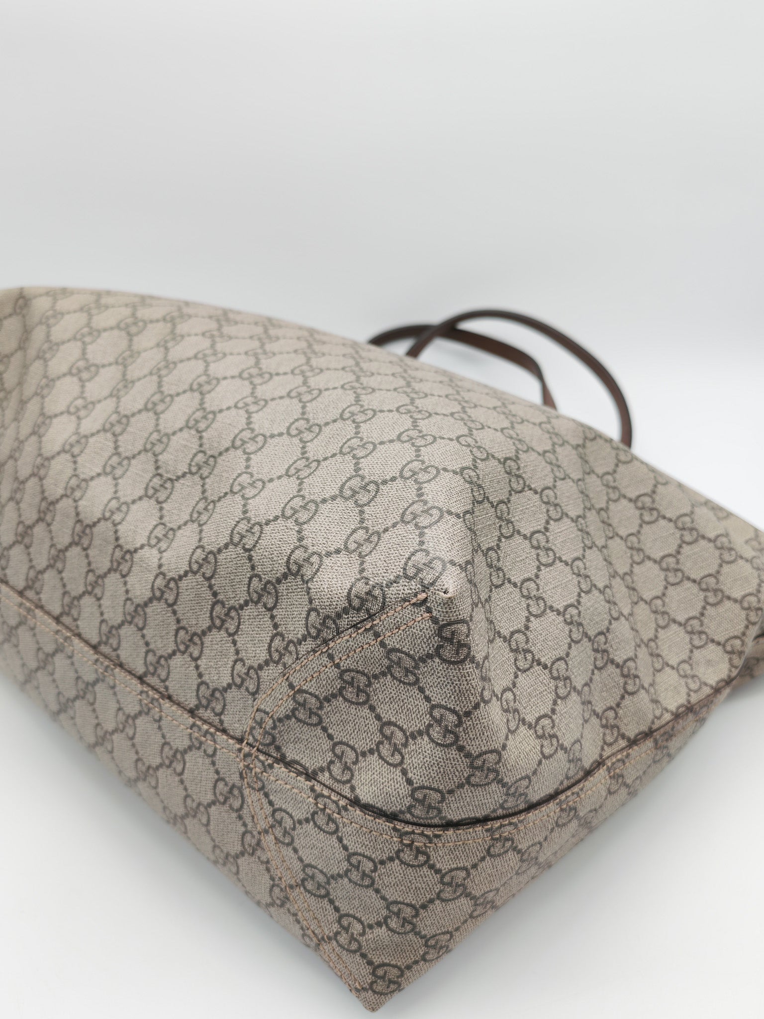 Ophidia Medium Tote Bag in GG Supreme Monogram Canvas
