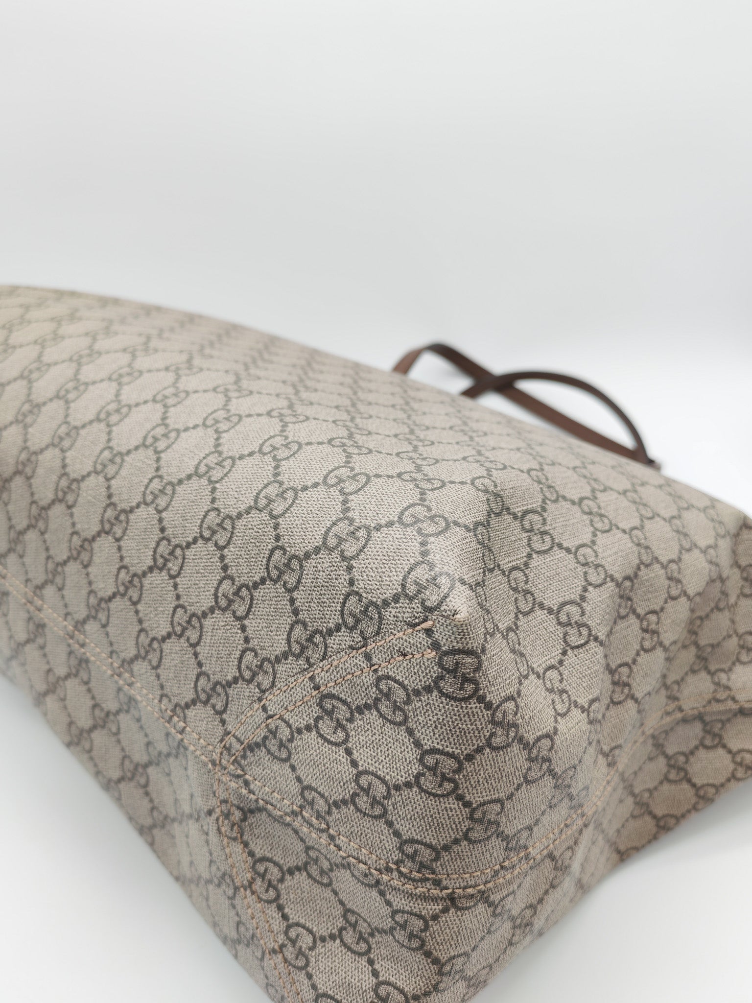 Ophidia Medium Tote Bag in GG Supreme Monogram Canvas
