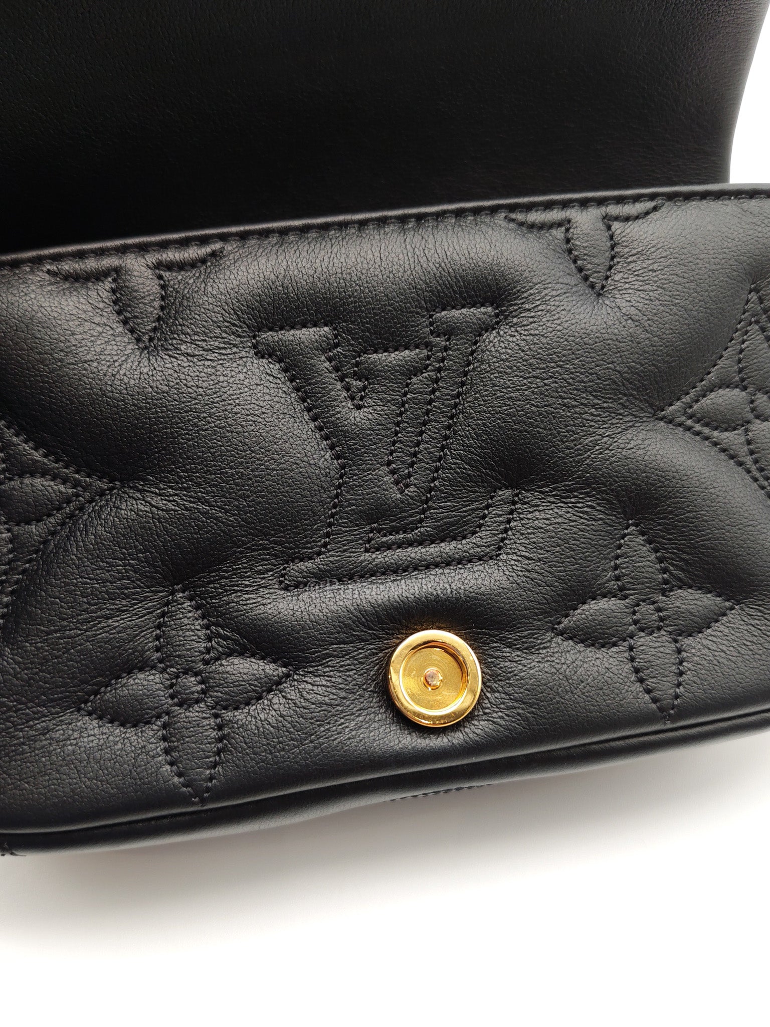 Louis Vuitton Bubblegram Wallet on Strap in Black Quilted Calfskin Leather and Gold Hardware Microchip | Purse Maison Luxury Bags Shop