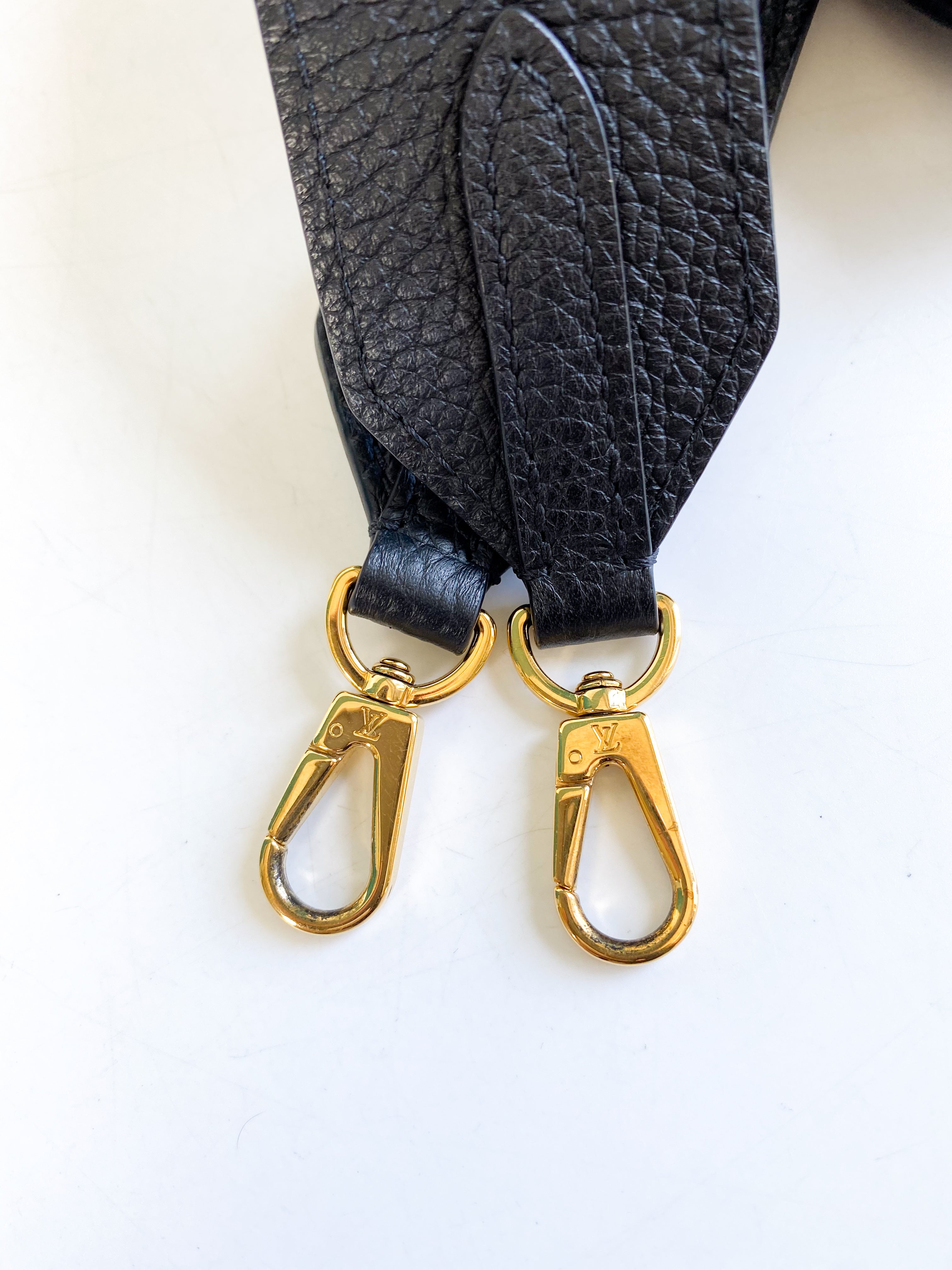 Louis Vuitton Capucines Mini Black Taurillon Leather Bag (Date Code: AR0291)