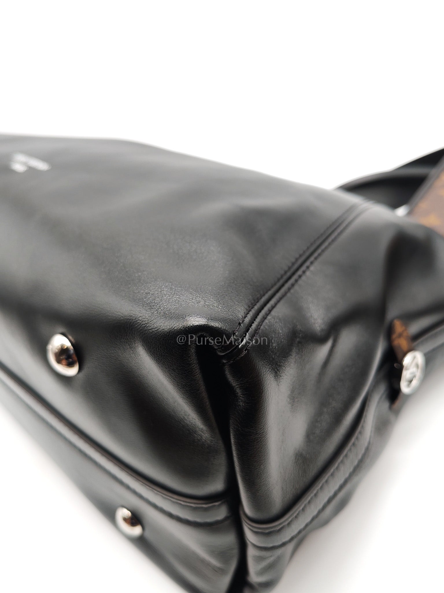 Carry All Vibe MM in Black Lambskin Leather & Silver Hardware Microchip | Purse Maison Luxury Bags Shop