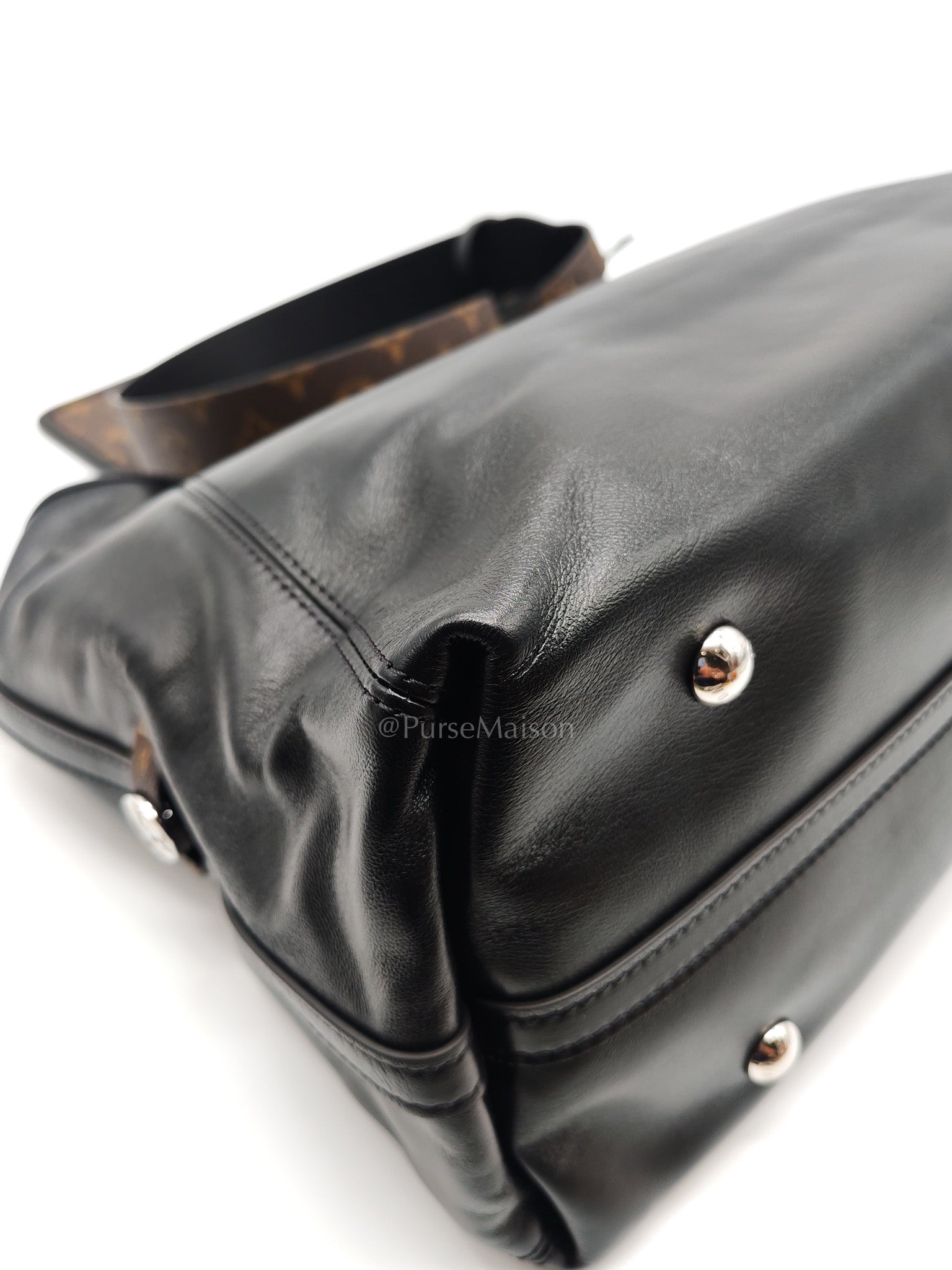 Carry All Vibe MM in Black Lambskin Leather & Silver Hardware Microchip | Purse Maison Luxury Bags Shop
