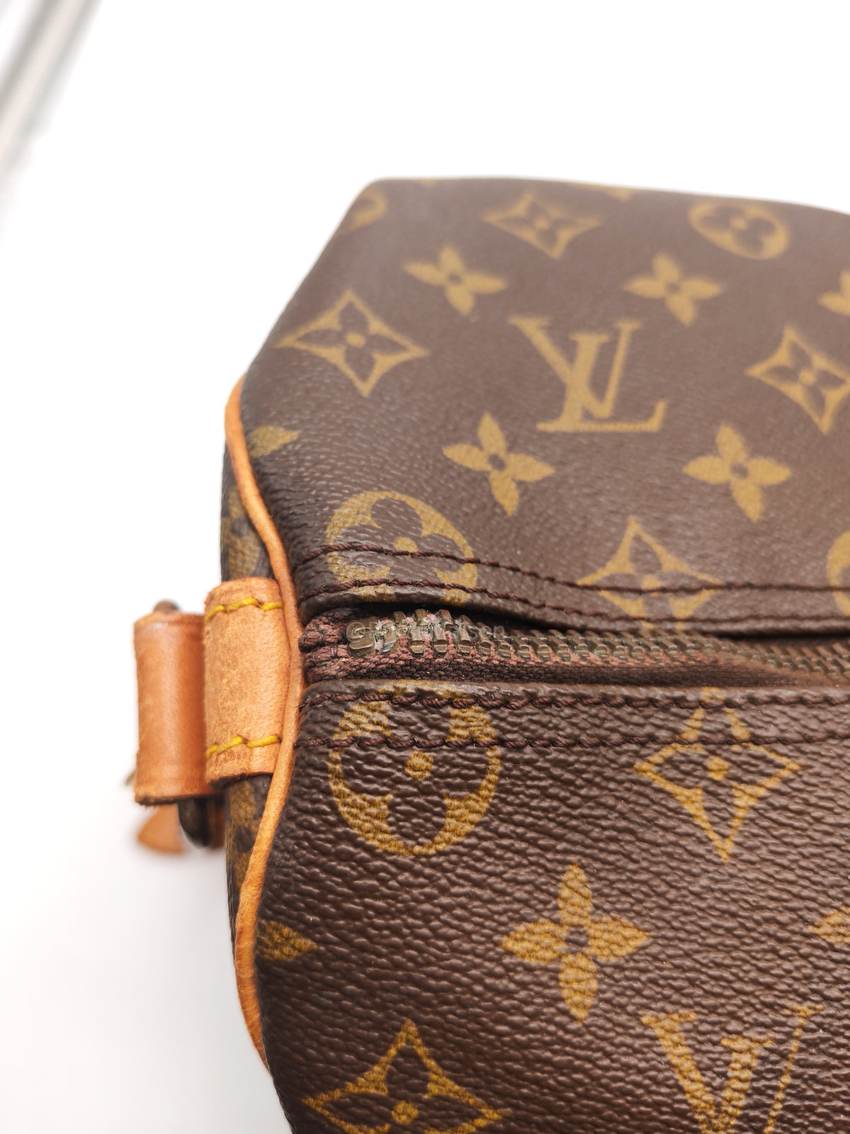 Louis Vuitton Keepall 50 in Monogram Canvas (Date Code: 853 SD) | Purse Maison Luxury Bags Shop