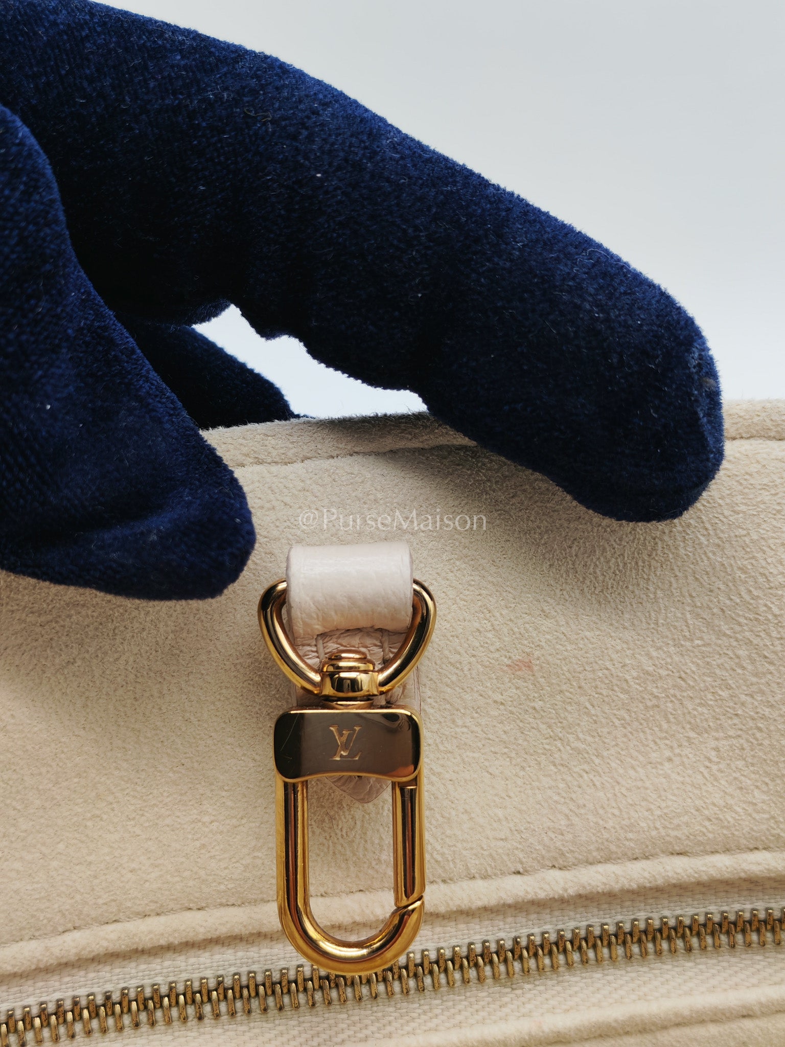 Louis Vuitton On The Go PM in White Monogram Empreinte Leather (Microchip) | Purse Maison Luxury Bags Shop
