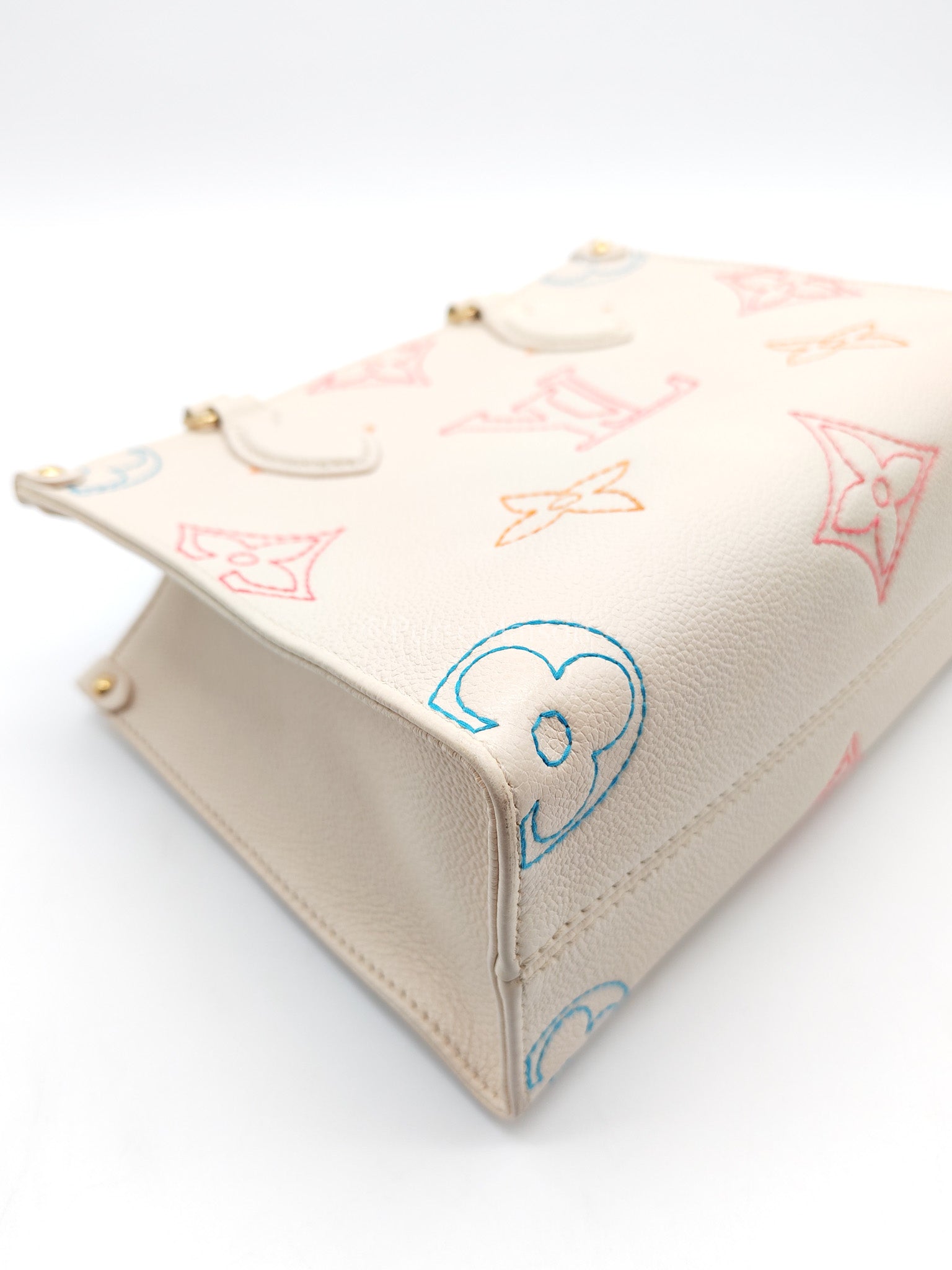Louis Vuitton On The Go PM in White Monogram Empreinte Leather (Microchip) | Purse Maison Luxury Bags Shop