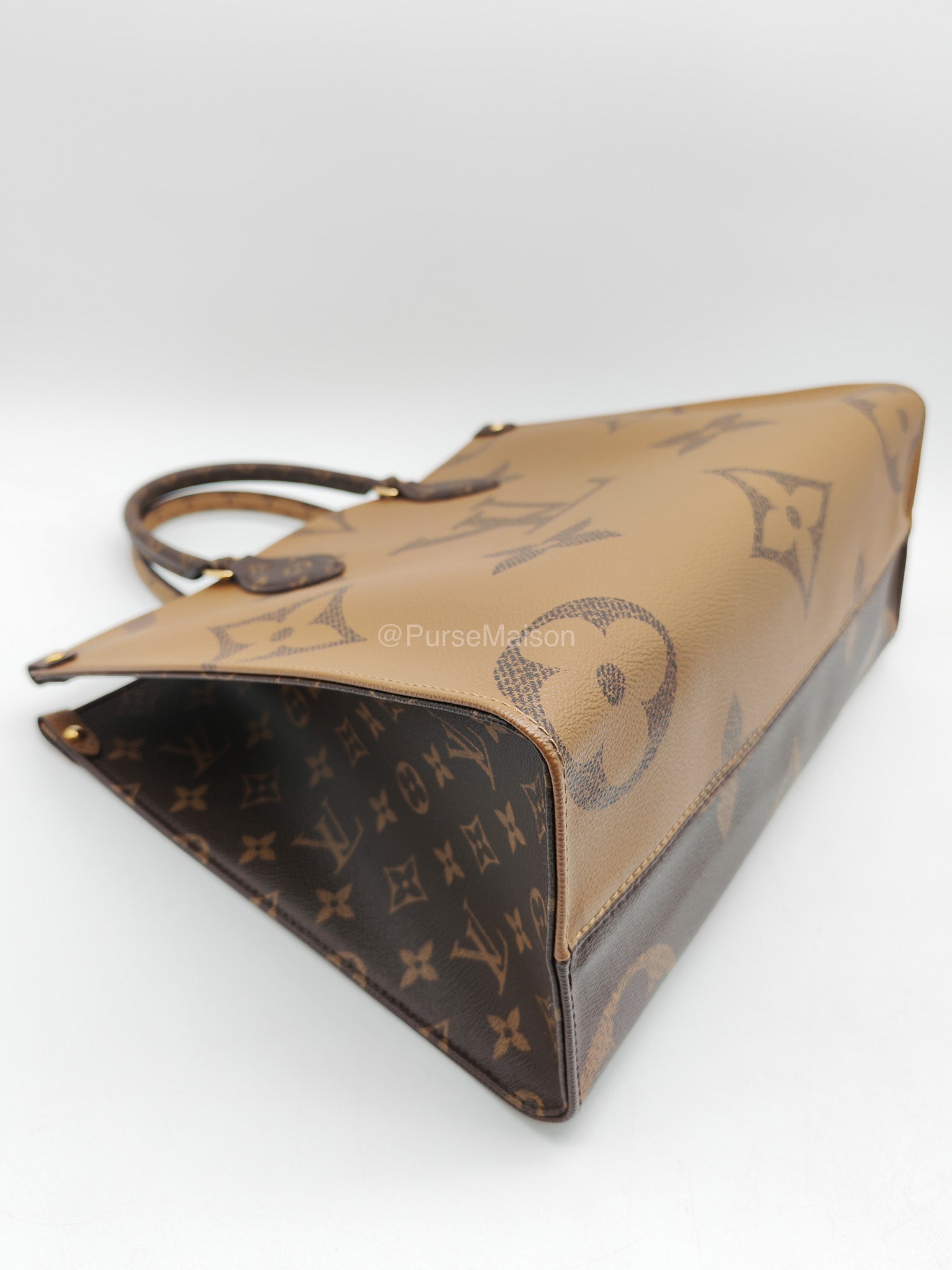 Louis Vuitton OntheGo MM Tote Bag in Reverse Monogram Canvas (Microchip) | Purse Maison Luxury Bags Shop