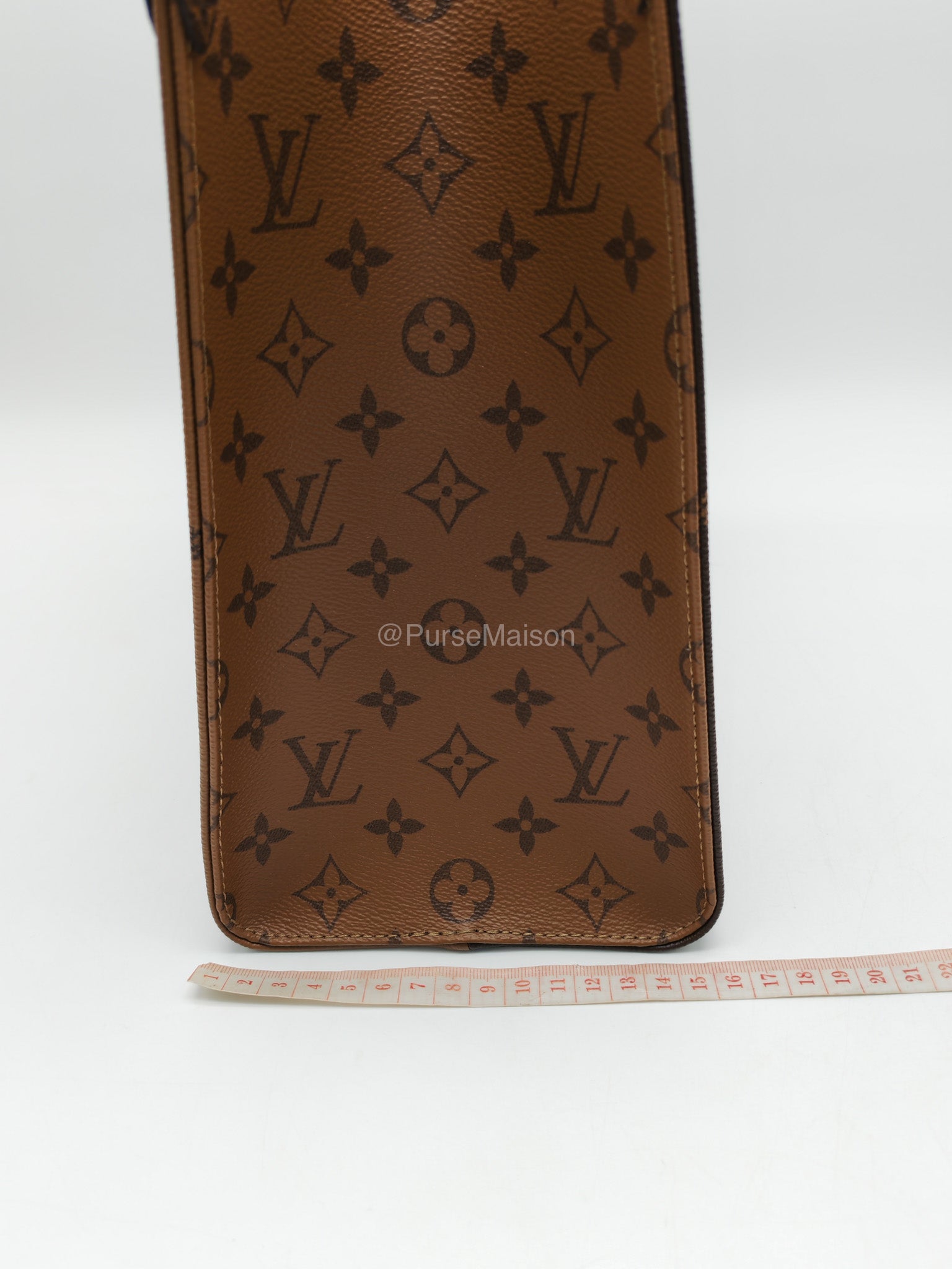 Louis Vuitton OntheGo MM Tote Bag in Reverse Monogram Canvas (Microchip) | Purse Maison Luxury Bags Shop