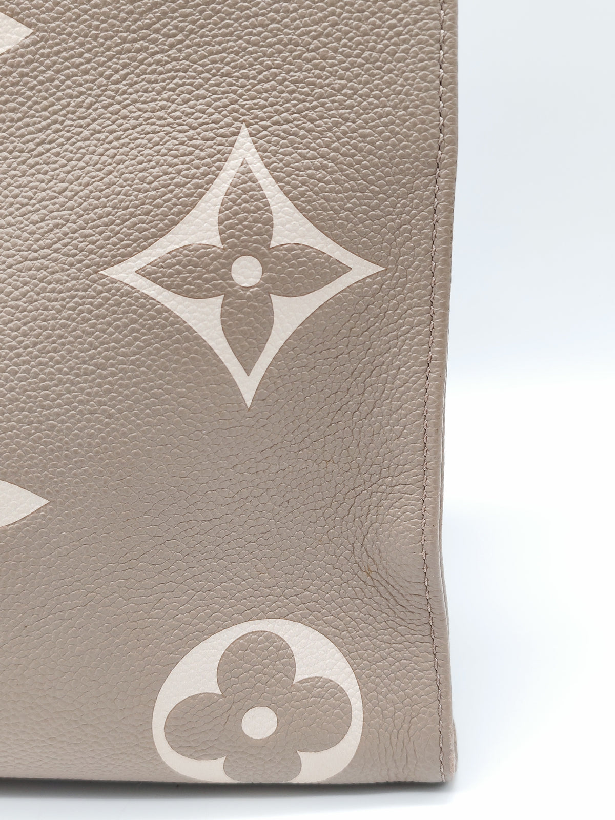 Louis Vuitton OntheGo (OTG) MM in Tourterelle/Creme Monogram Empriente Leather and Gold Hardware Microchip | Purse Maison Luxury Bags Shop