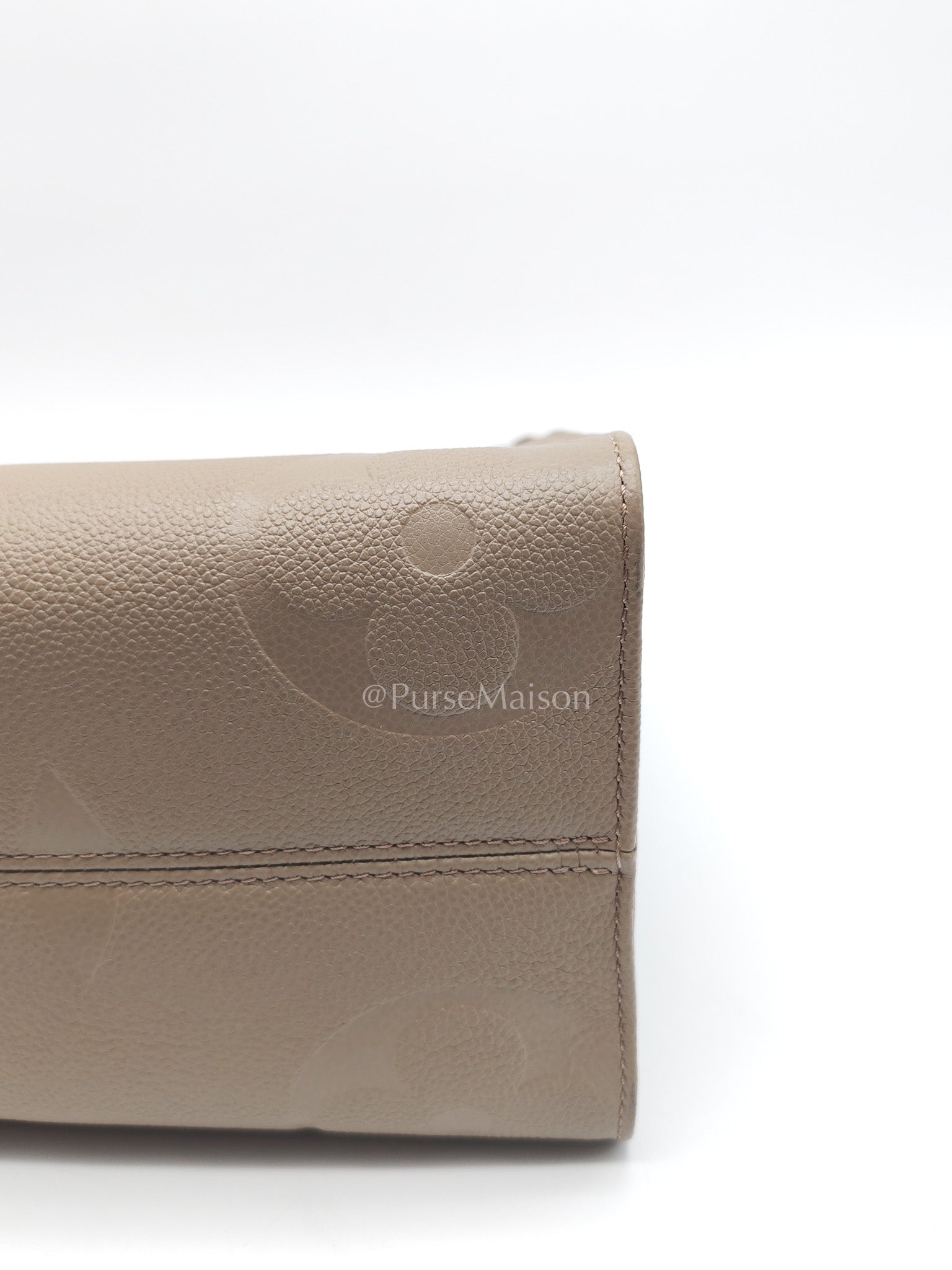 Louis Vuitton OnTheGo Tote Bag MM in Tourtorelle Monogram Leather (Microchip) | Purse Maison Luxury Bags Shop
