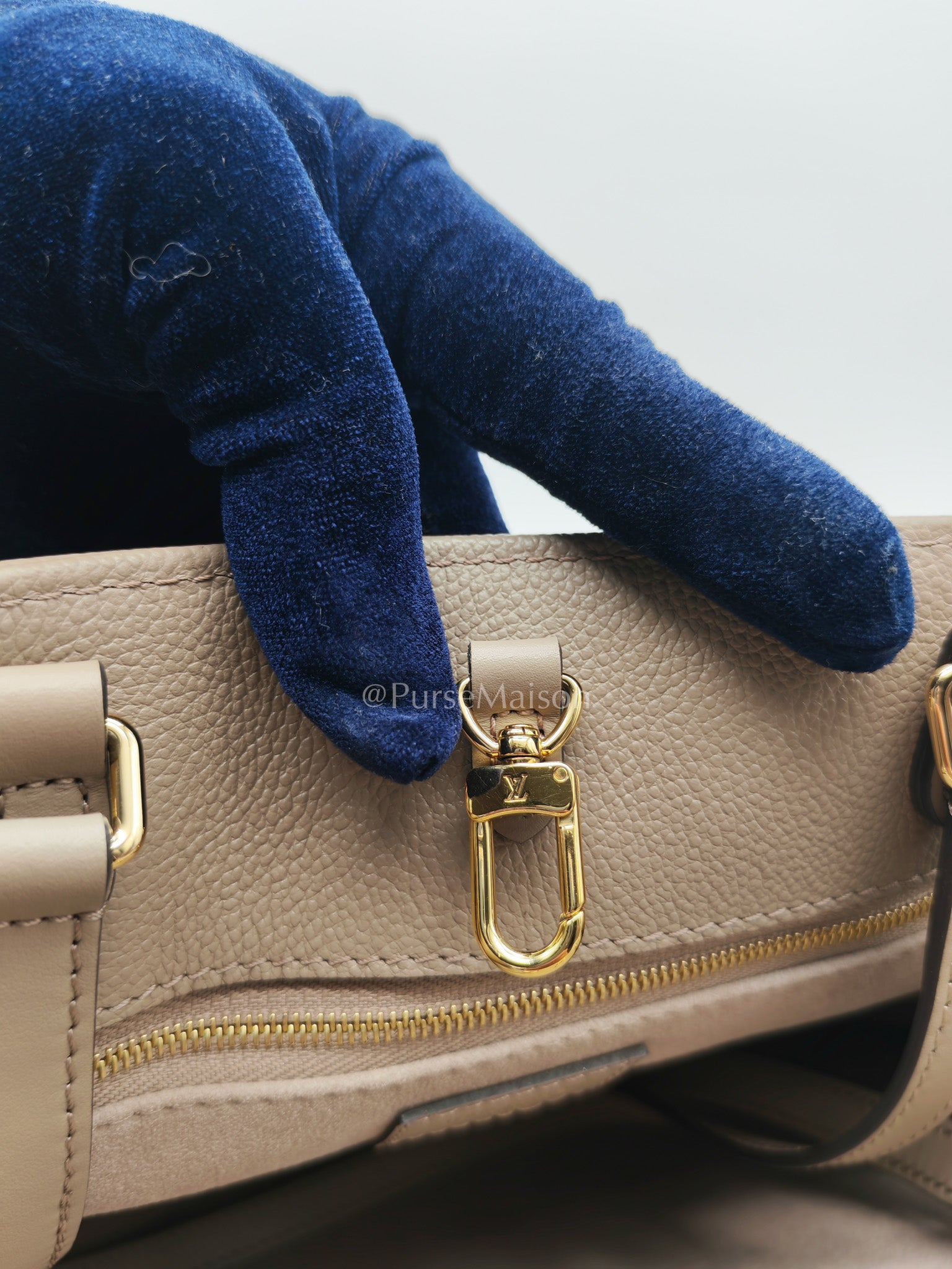 Louis Vuitton OnTheGo Tote Bag MM in Tourtorelle Monogram Leather (Microchip) | Purse Maison Luxury Bags Shop