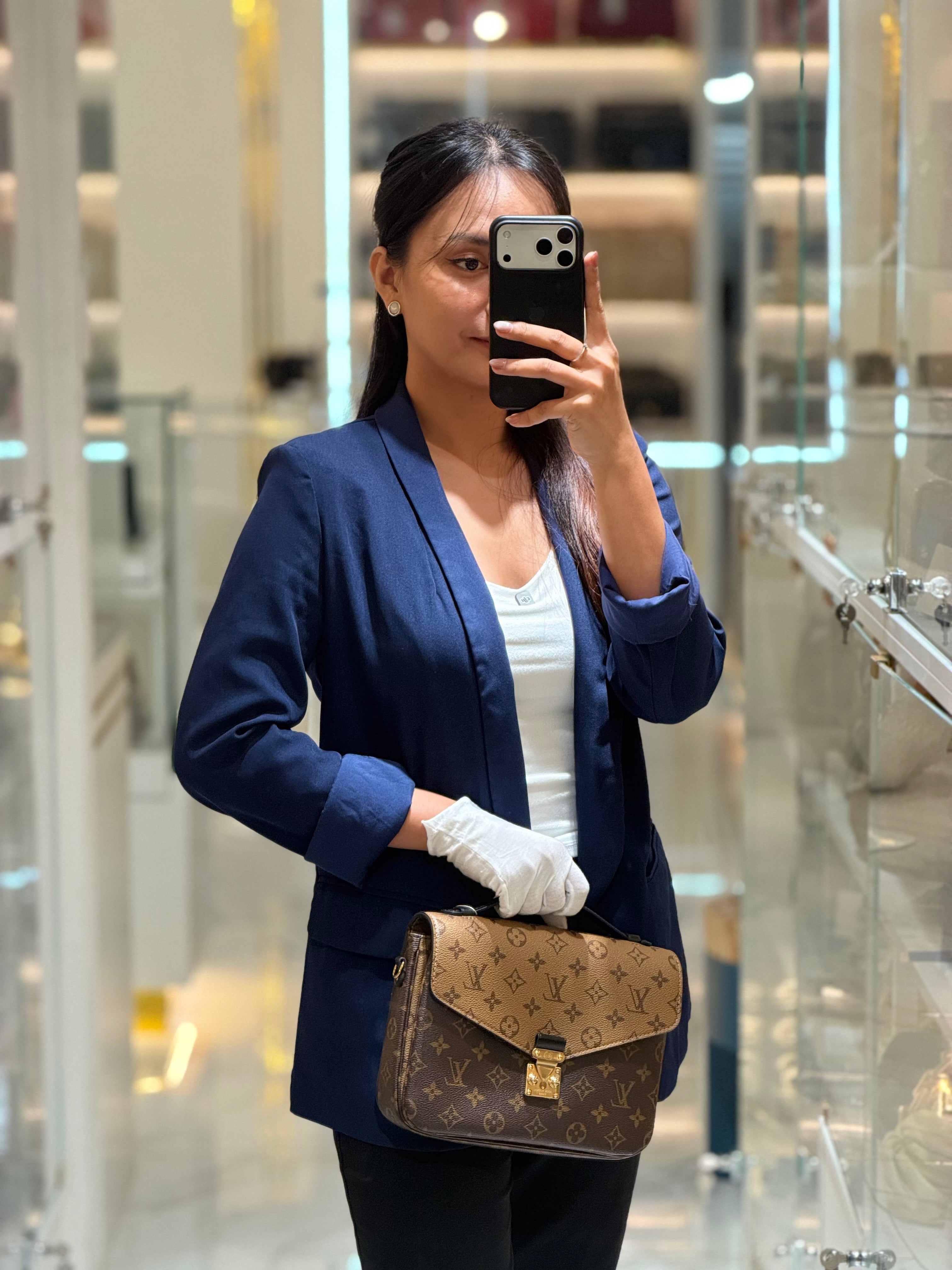 Pochette Metis in Reverse Monogram Canvas & Gold Hardware Microchip | Purse Maison Luxury Bags Shop