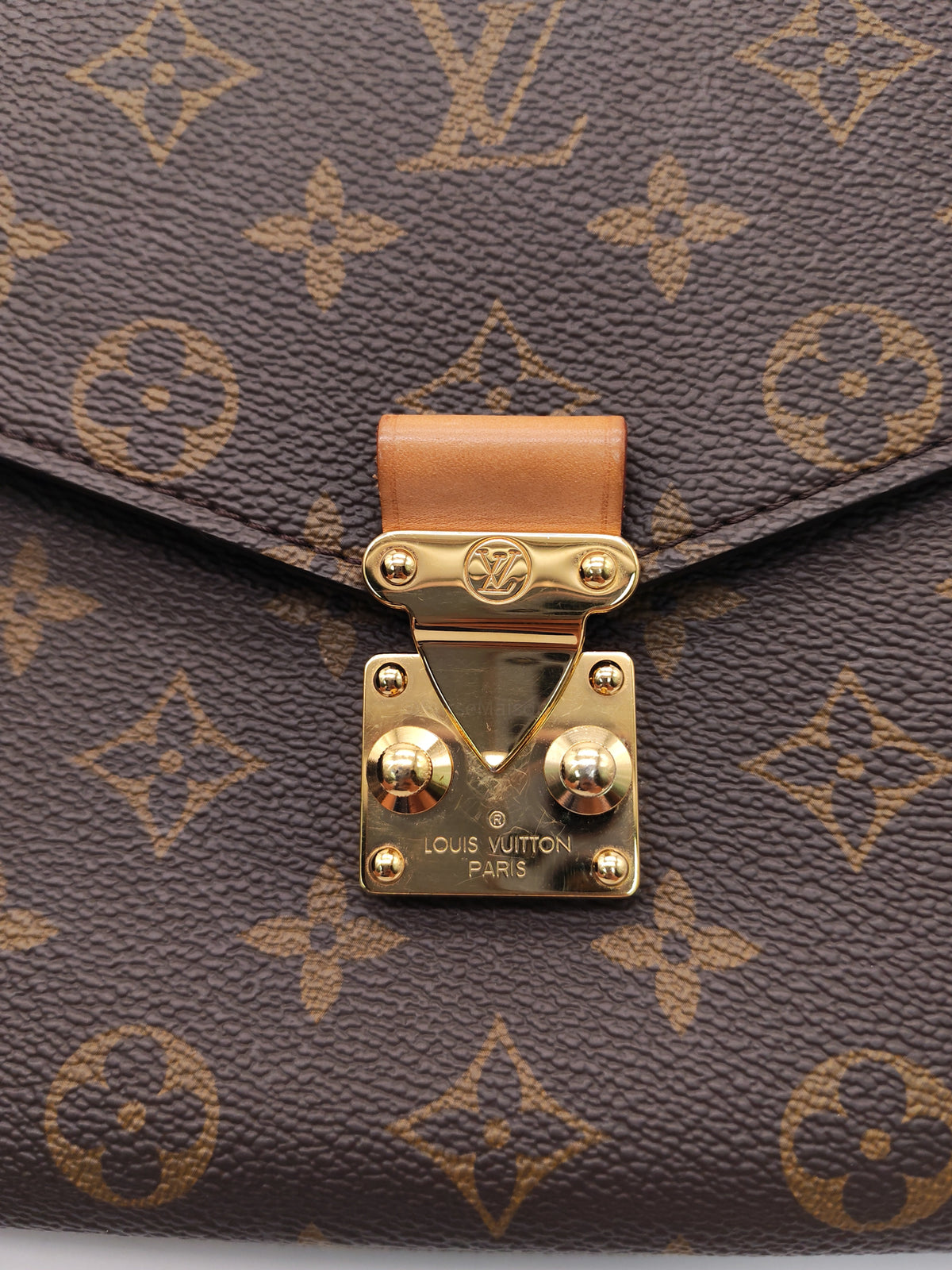 Louis Vuitton Pochette Metis MM in Monogram Canvas (Microchip) | Purse Maison Luxury Bags Shop