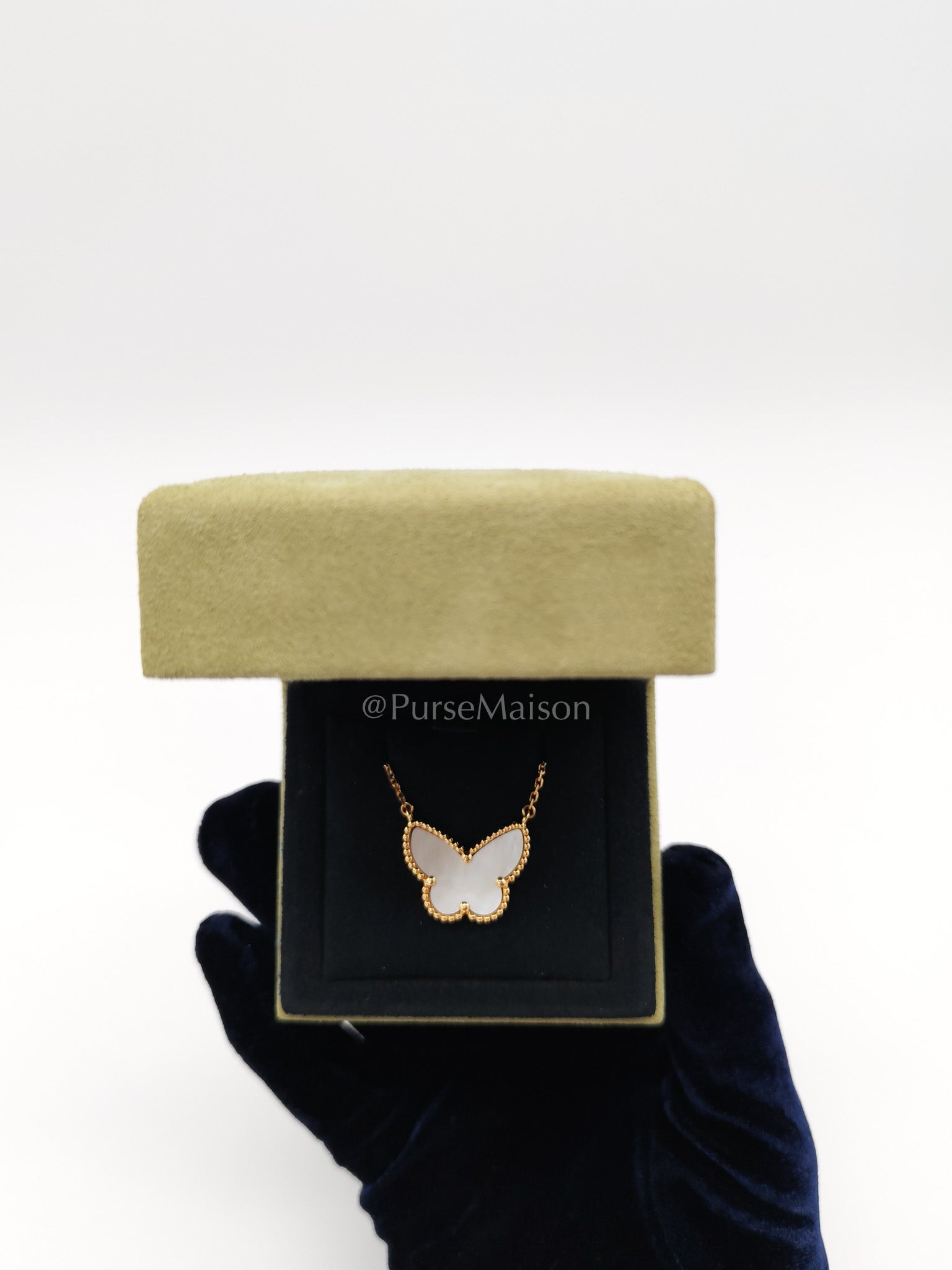 Lucky Alhambra White Mother of Pearl 18k Gold Necklace Year 2020 | Purse Maison Luxury Bags Shop