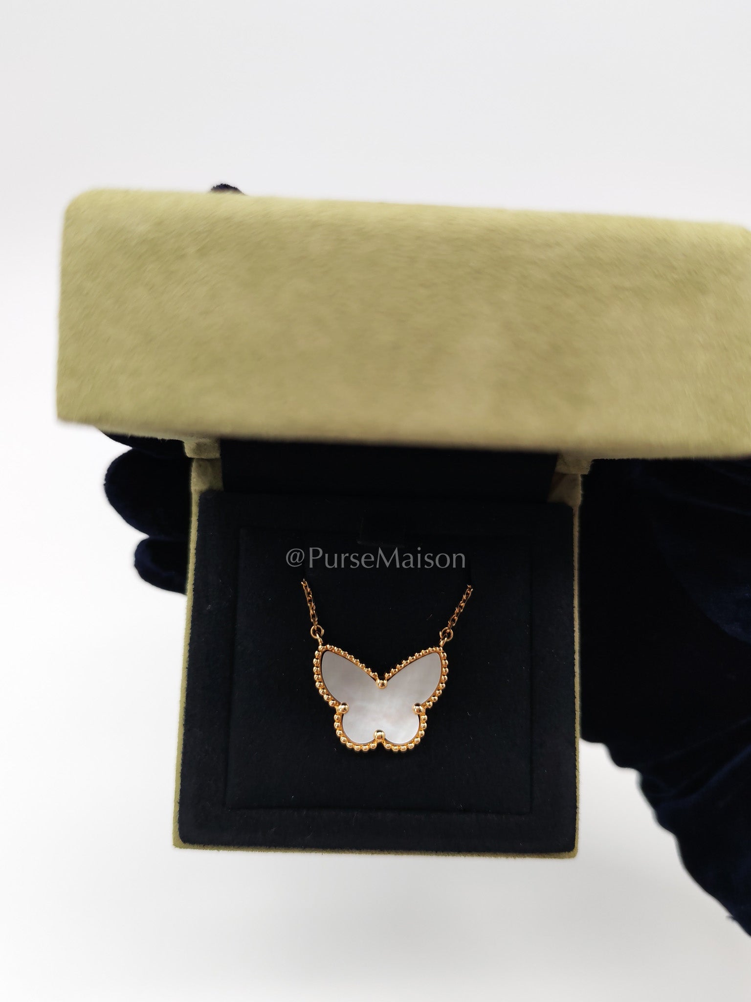 Lucky Alhambra White Mother of Pearl 18k Gold Necklace Year 2020 | Purse Maison Luxury Bags Shop