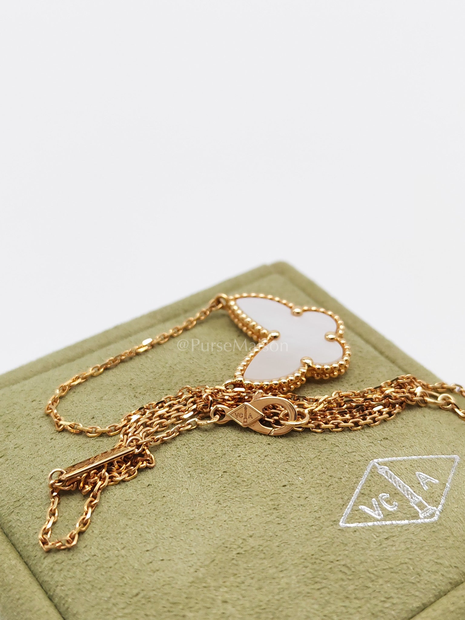 Lucky Alhambra White Mother of Pearl 18k Gold Necklace Year 2020 | Purse Maison Luxury Bags Shop