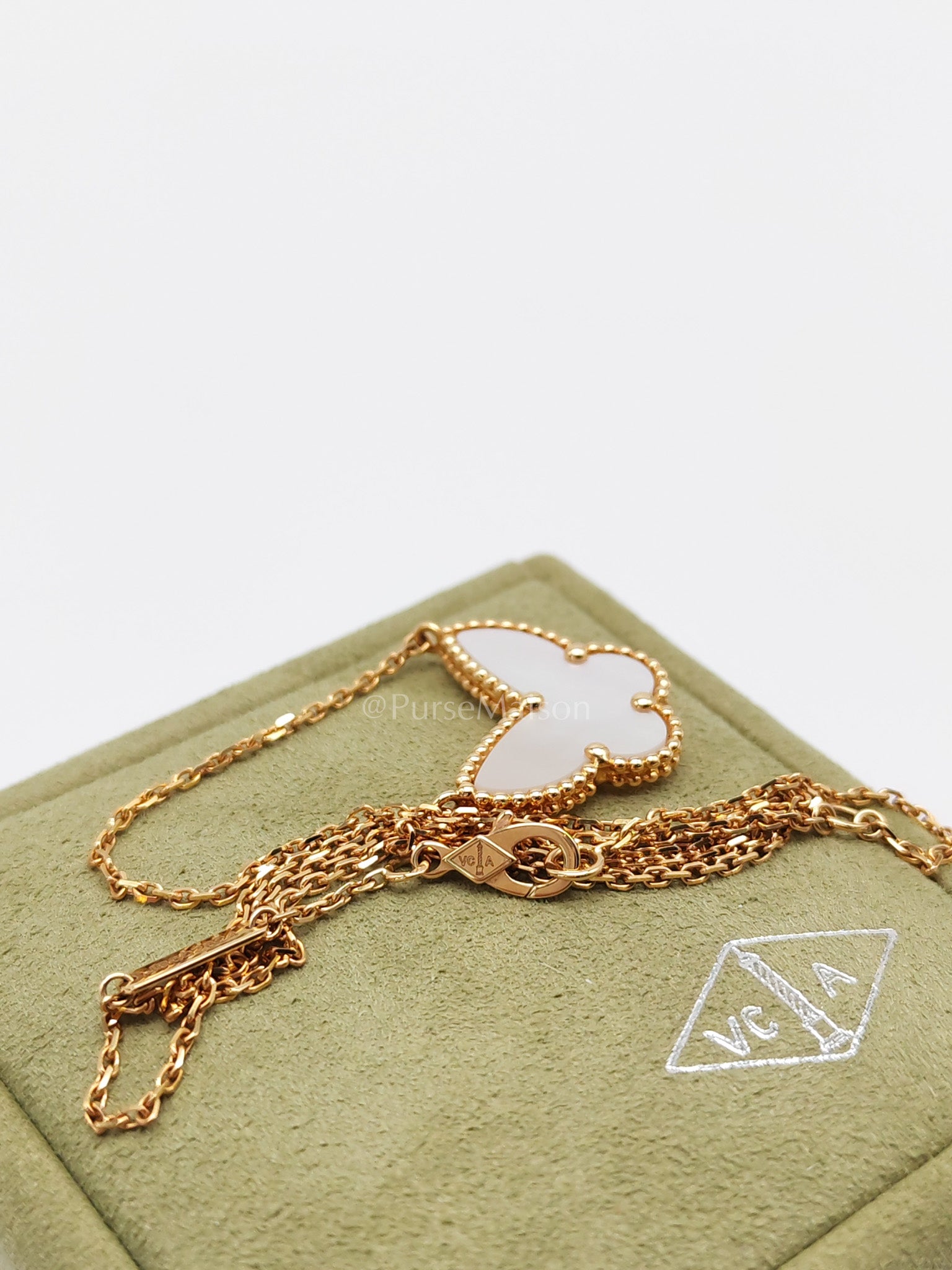 Lucky Alhambra White Mother of Pearl 18k Gold Necklace Year 2020 | Purse Maison Luxury Bags Shop