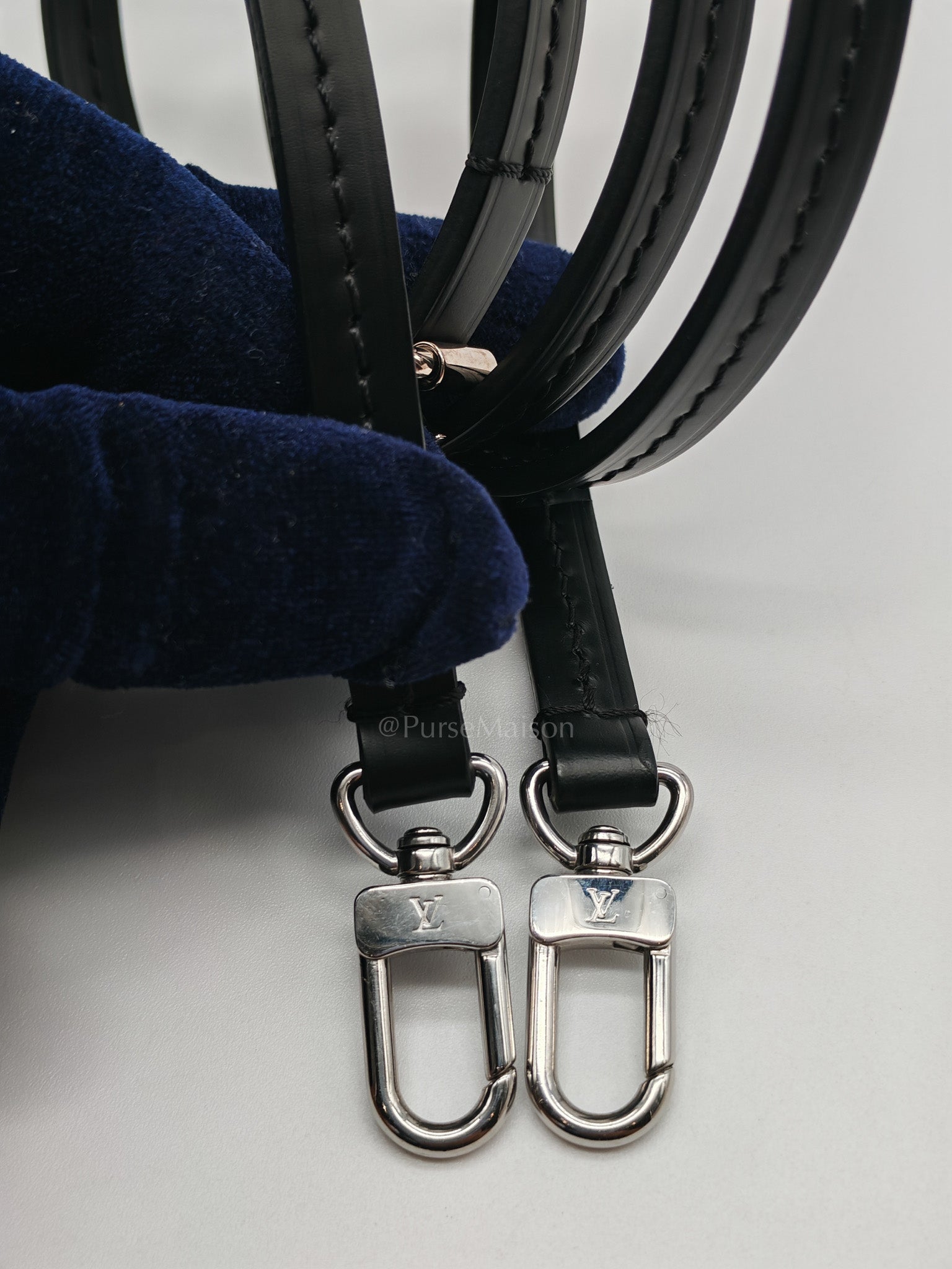 Clery Pochette in Black Epi Leather & Black/Silver Hardware (Datecode: SR2199)