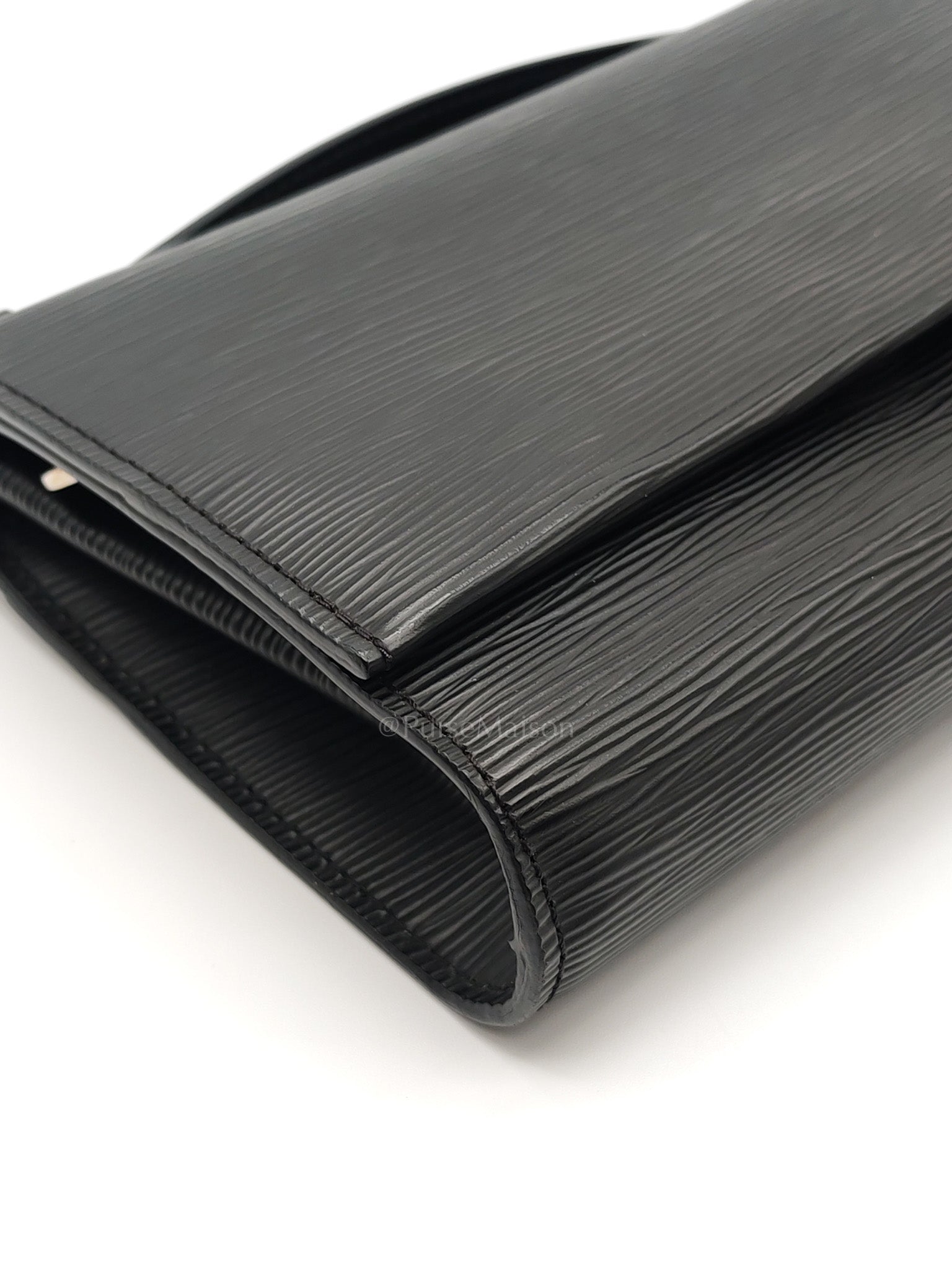 Clery Pochette in Black Epi Leather & Black/Silver Hardware (Datecode: SR2199)