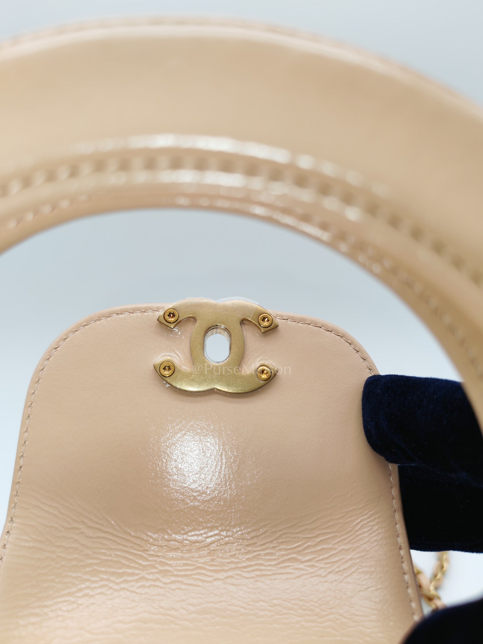 CC Kelly In Biege Shiny Calfskin Leather and Aged Gold Hardware (Microchip)