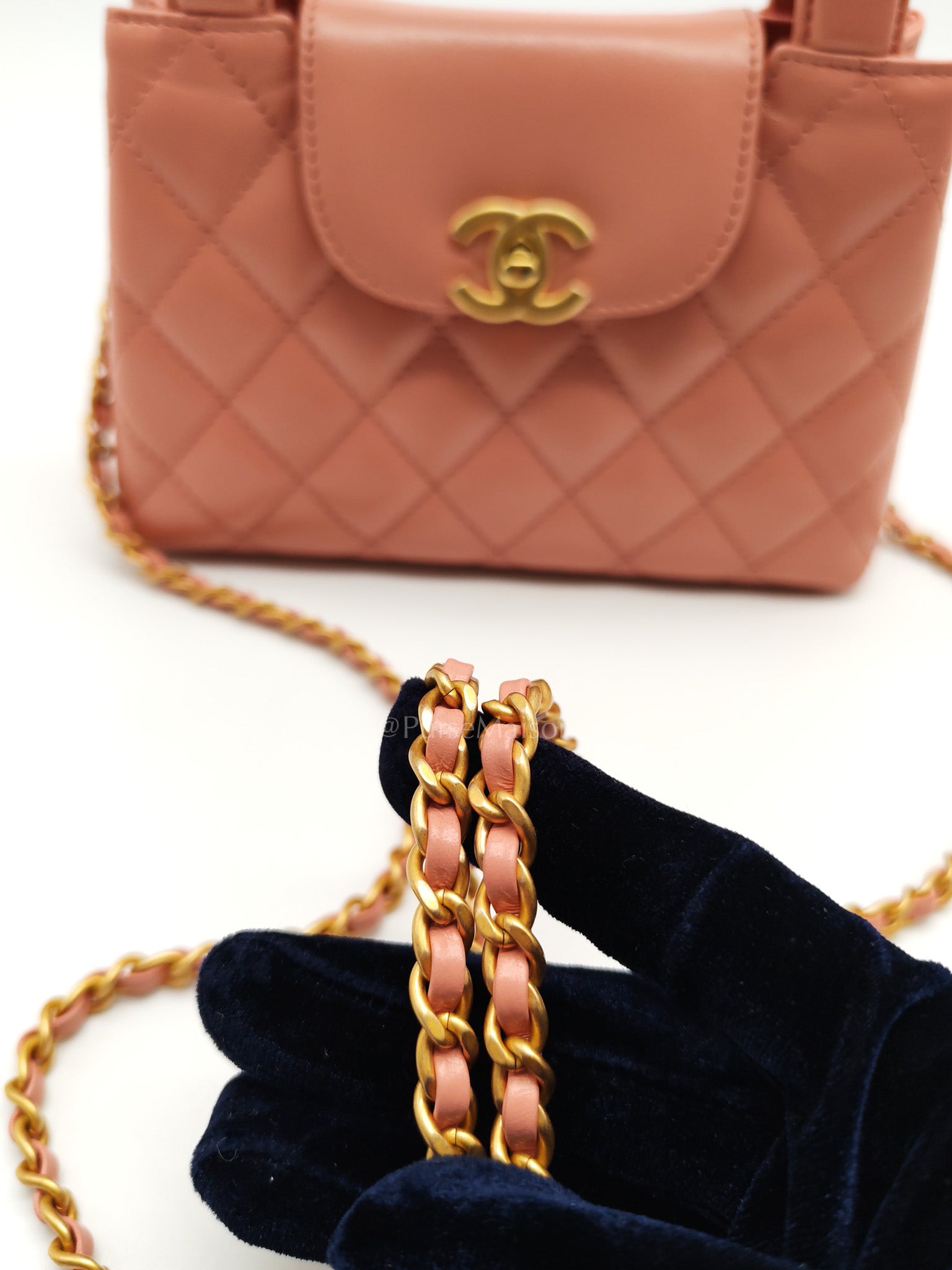 CC Kelly Small in Pink Shiny Calfskin Leather and Aged Gold Hardware (Microchip)