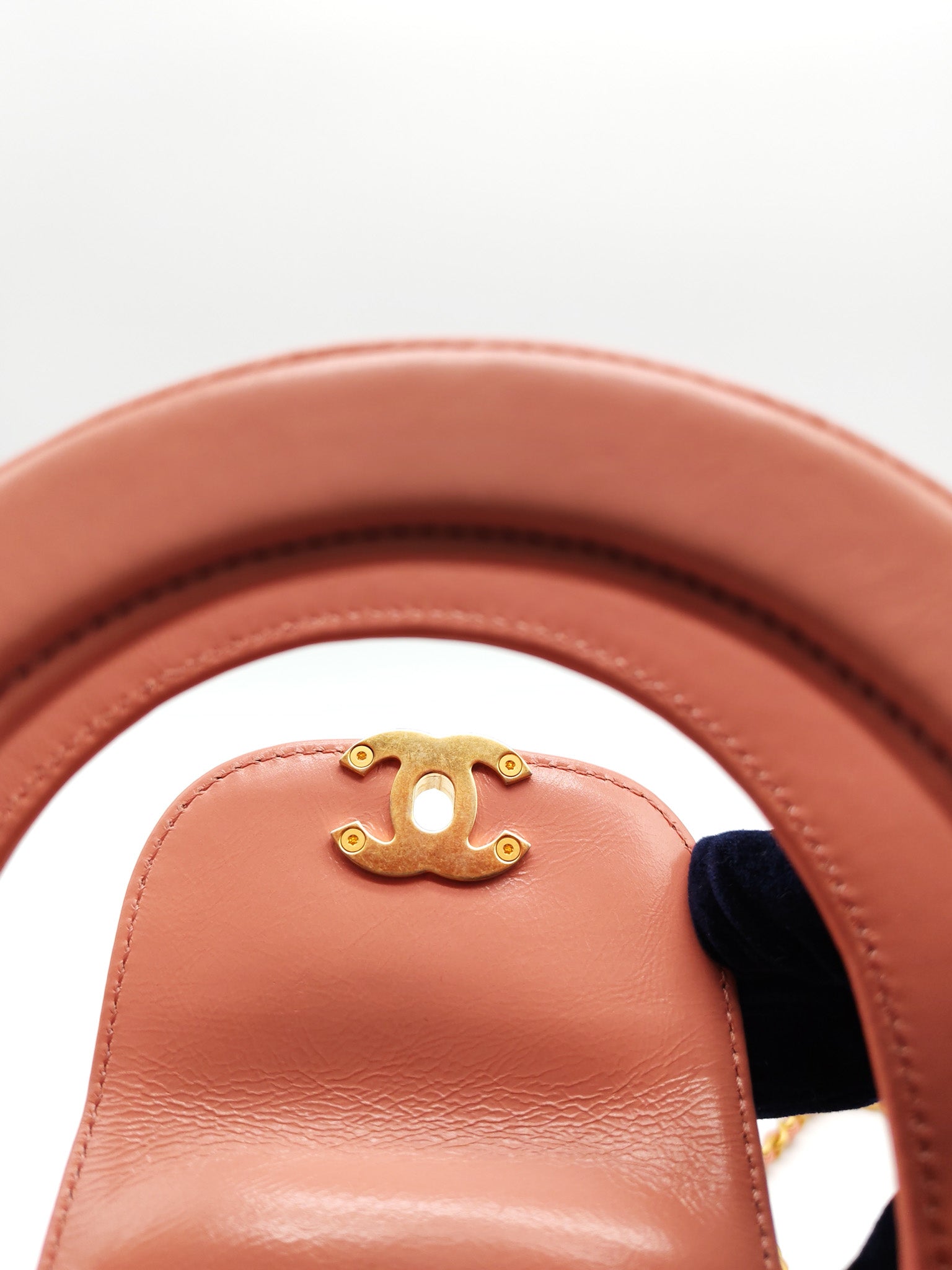 CC Kelly Small in Pink Shiny Calfskin Leather and Aged Gold Hardware (Microchip)