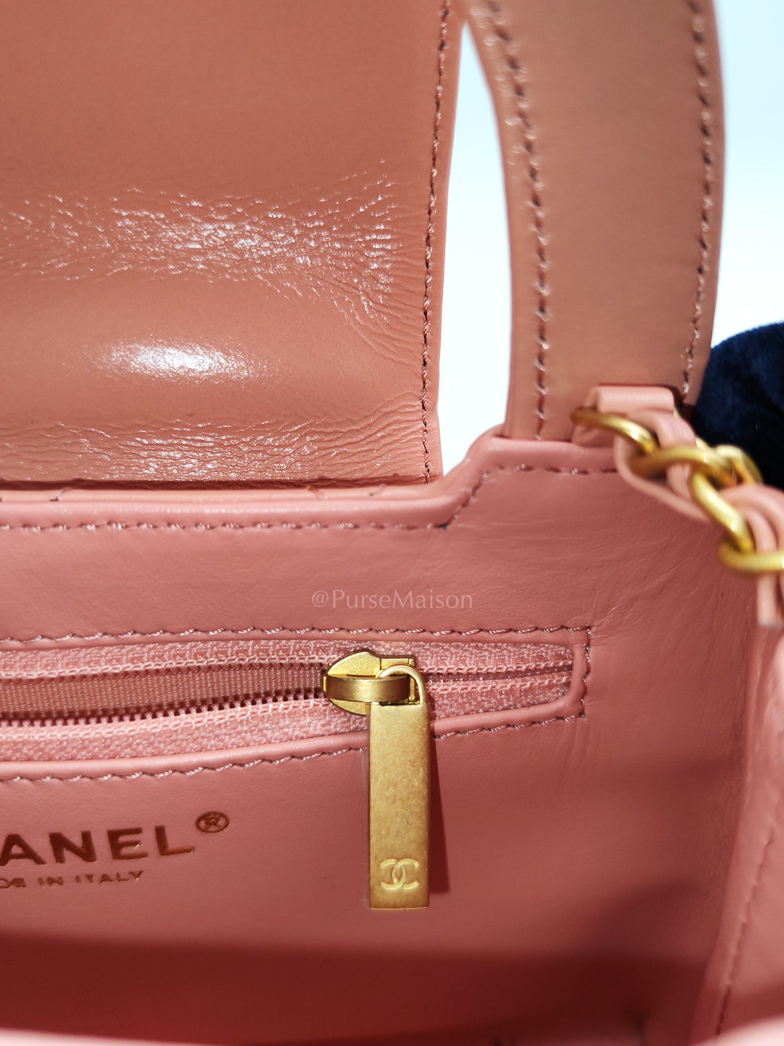CC Kelly Small in Pink Shiny Calfskin Leather and Aged Gold Hardware (Microchip)
