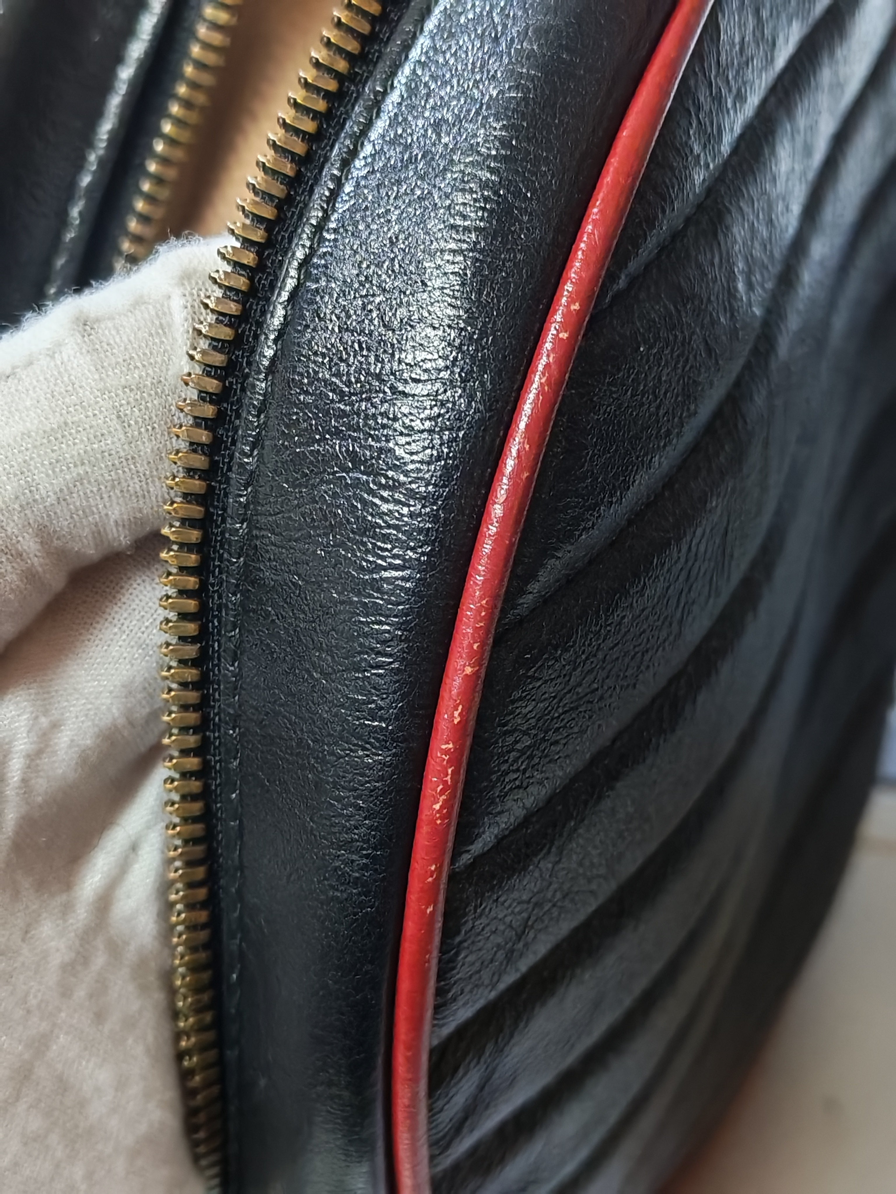 Marmont Black/Red Torchon Round Chain Bag | Purse Maison Luxury Bags Shop