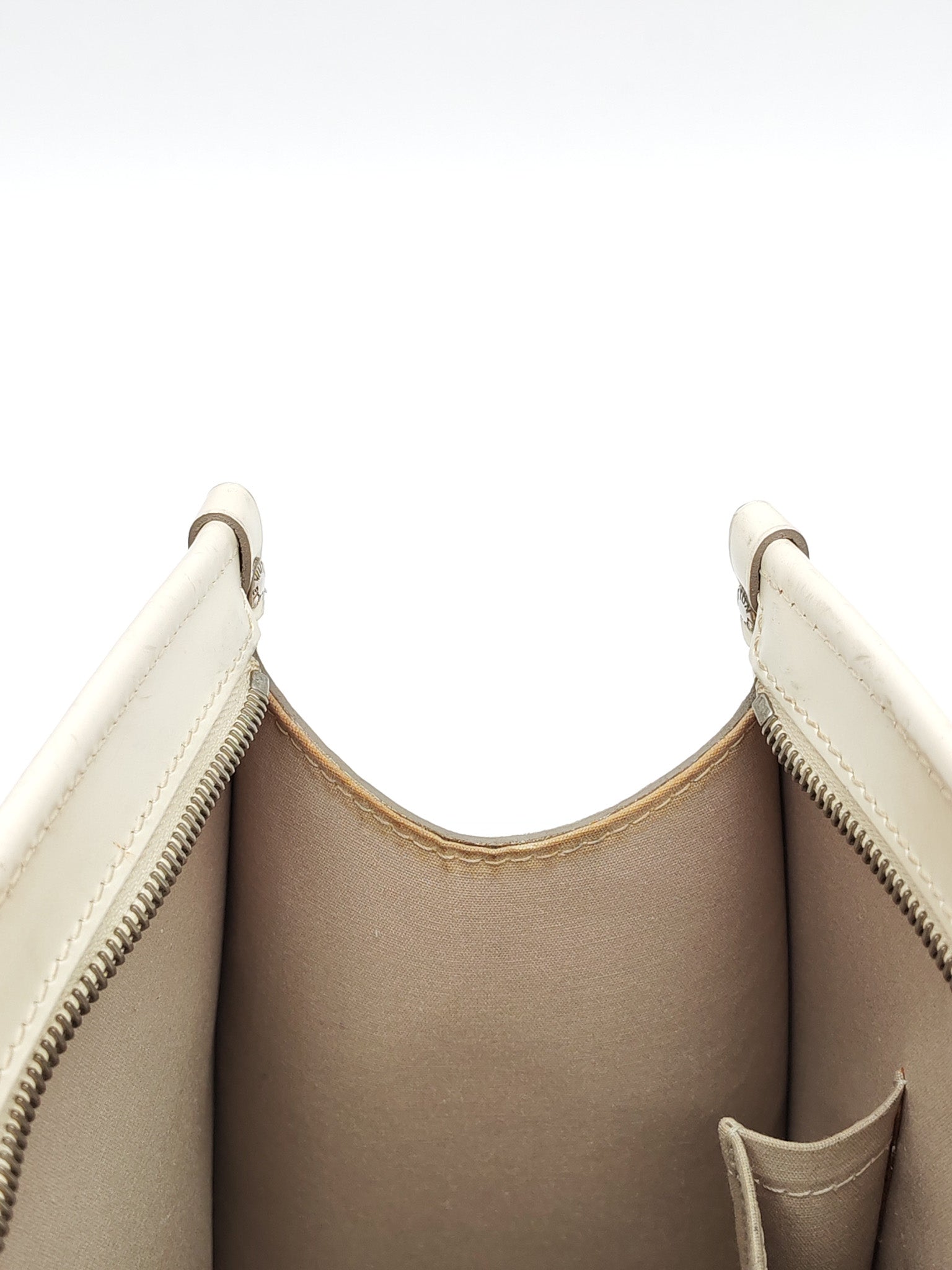 Medeleine GM Bag in White Epi Leather & Silver Hardware (Datecode: AR1099) | Purse Maison Luxury Bags Shop