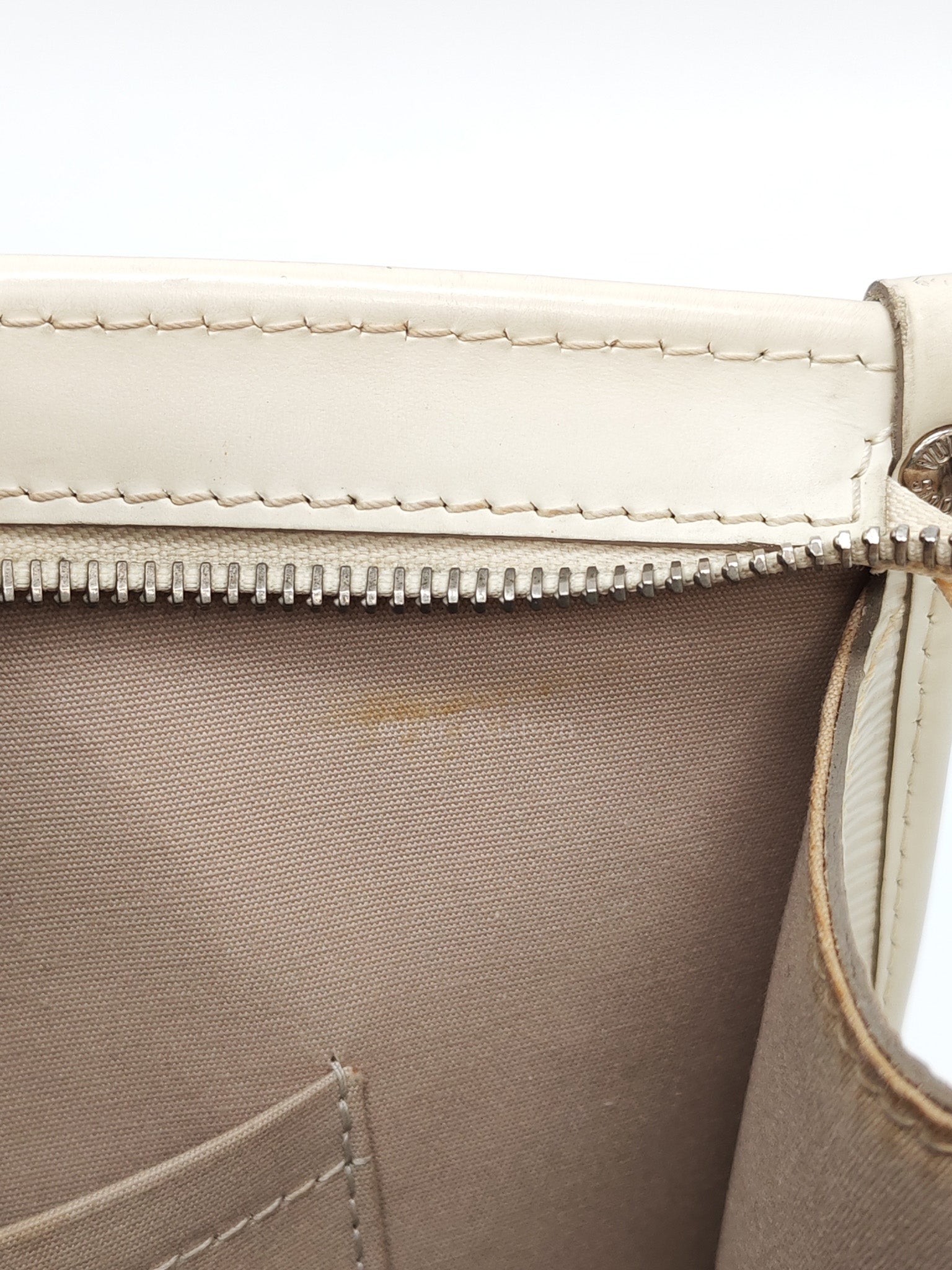 Medeleine GM Bag in White Epi Leather & Silver Hardware (Datecode: AR1099) | Purse Maison Luxury Bags Shop