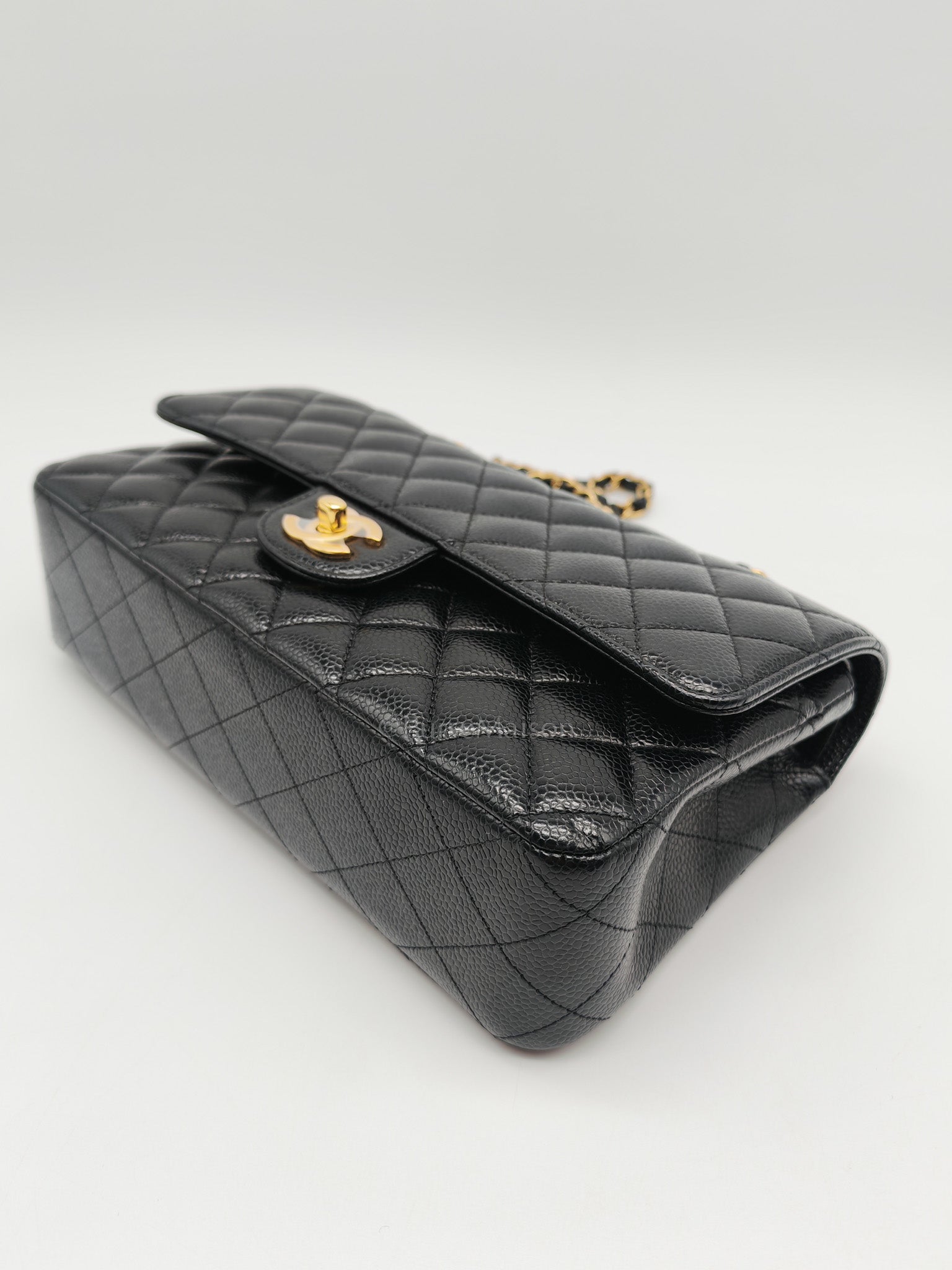 Medium Classic Double Flap Caviar GHW Microchip Unused Year 2022 K860XGCK