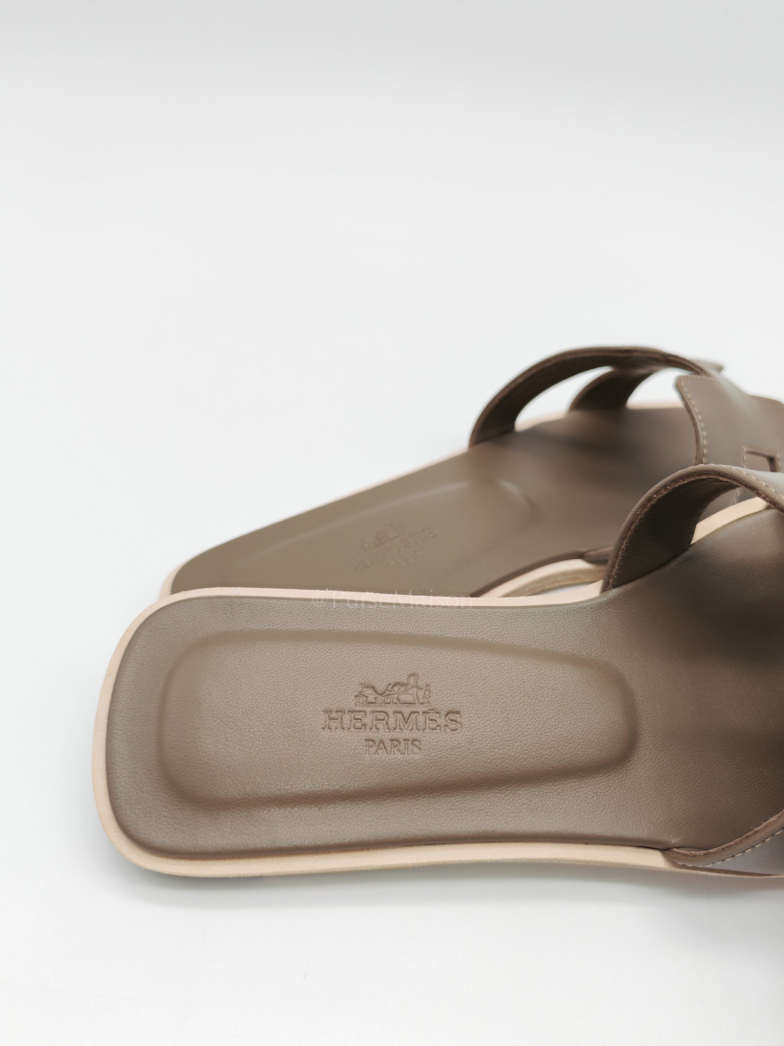 Oran Sandals in Etoupe Swift Leather Size 37 EU (23.5cm)