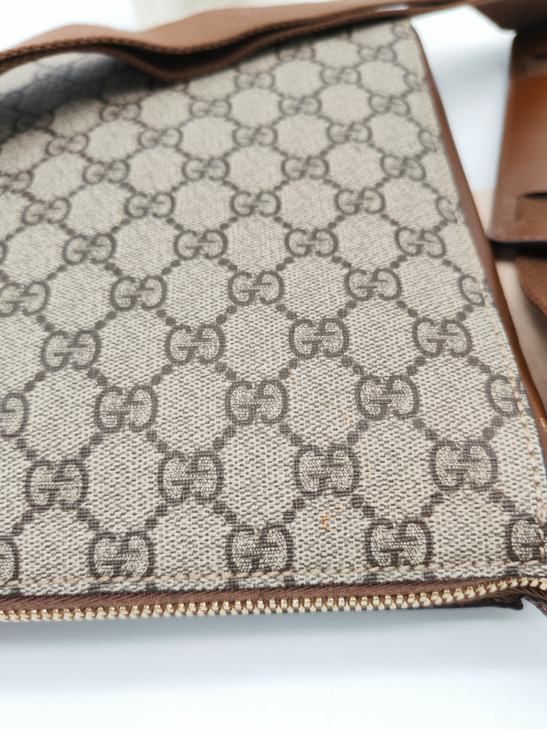 Messenger Bag Vintage in GG Supreme Canvas & Interlocking G Patch | Purse Maison Luxury Bags Shop