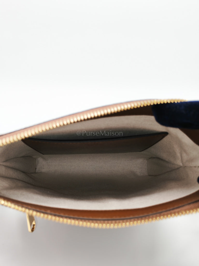 Messenger Bag Vintage in GG Supreme Canvas & Interlocking G Patch | Purse Maison Luxury Bags Shop