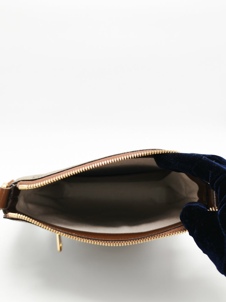 Messenger Bag Vintage in GG Supreme Canvas & Interlocking G Patch | Purse Maison Luxury Bags Shop