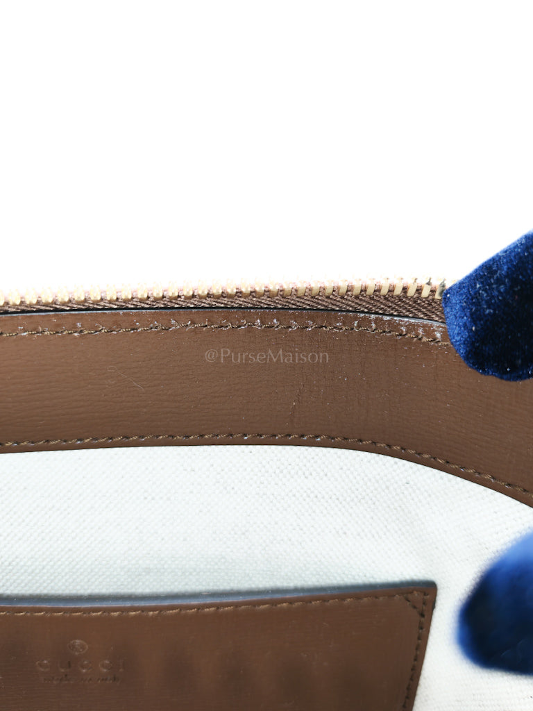 Messenger Bag Vintage in GG Supreme Canvas & Interlocking G Patch | Purse Maison Luxury Bags Shop