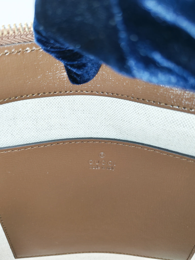 Messenger Bag Vintage in GG Supreme Canvas & Interlocking G Patch | Purse Maison Luxury Bags Shop