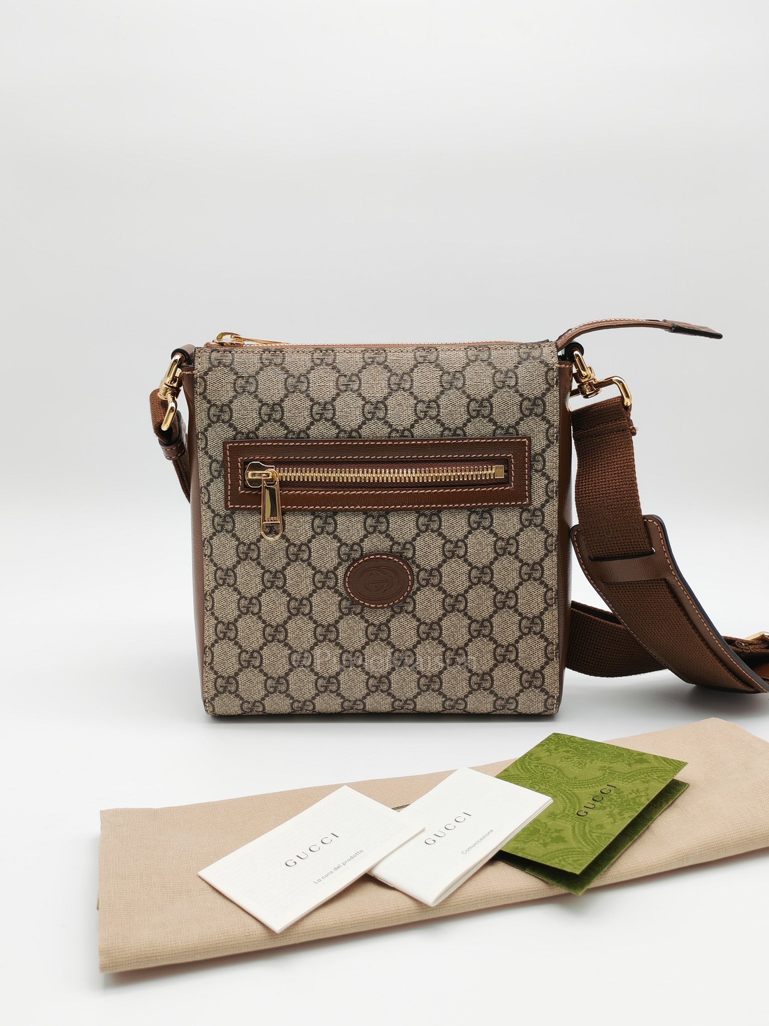 Messenger Bag Vintage in GG Supreme Canvas & Interlocking G Patch | Purse Maison Luxury Bags Shop