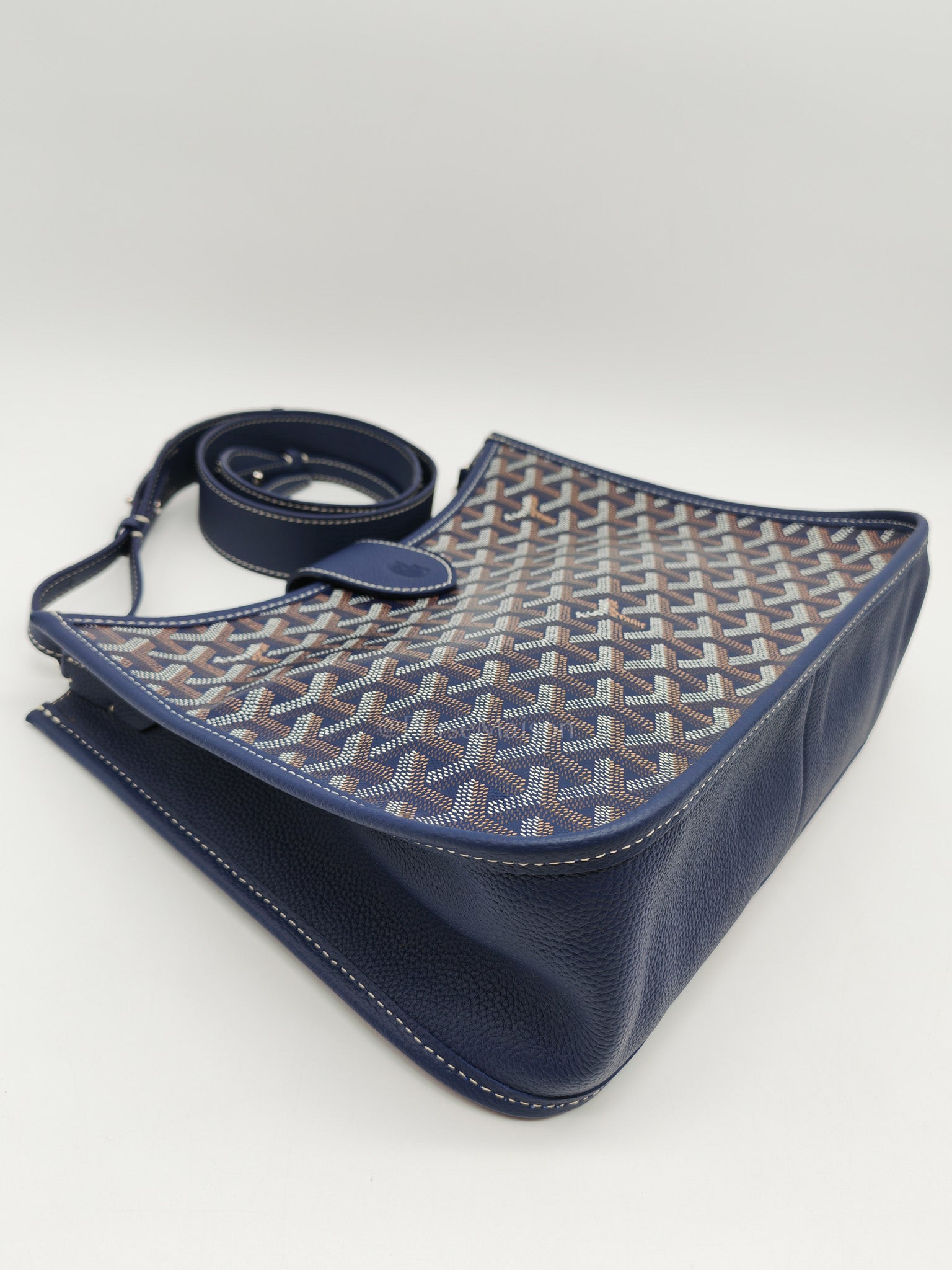 Sac Musette in Navy Blue/Bleu Marine Goyardine Canvas