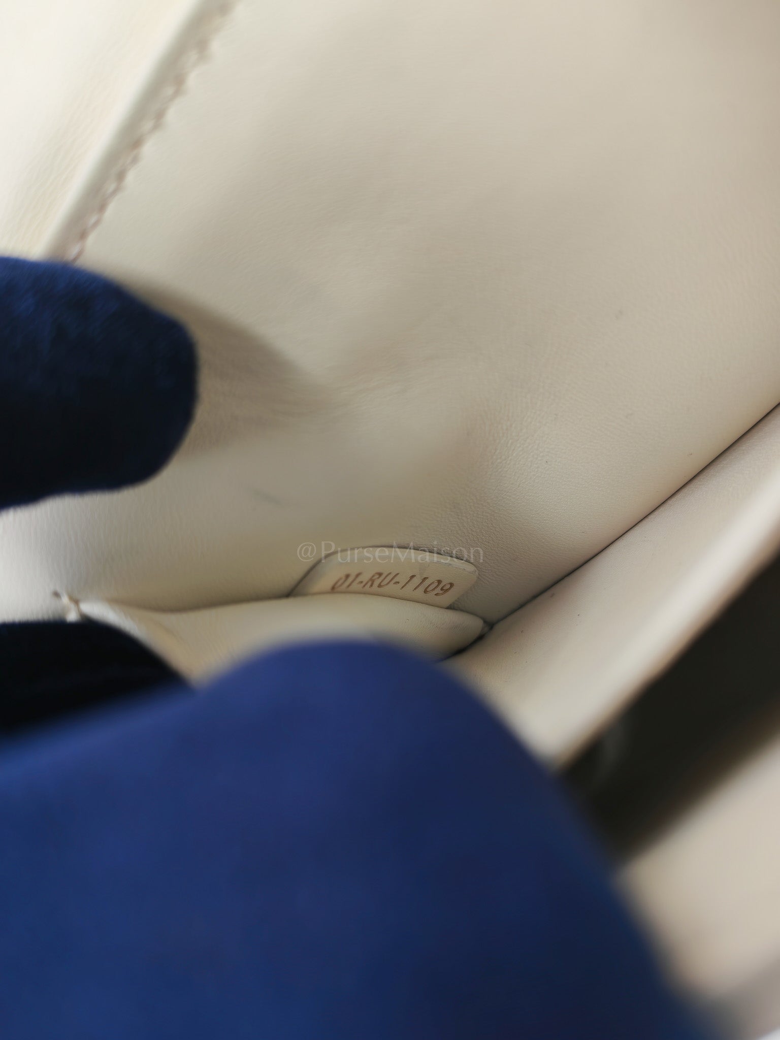 Montaigne Box Bag in Off-White Lambskin Leather and Gold Hardware Shoulder Bag | Purse Maison Luxury Bags Shop