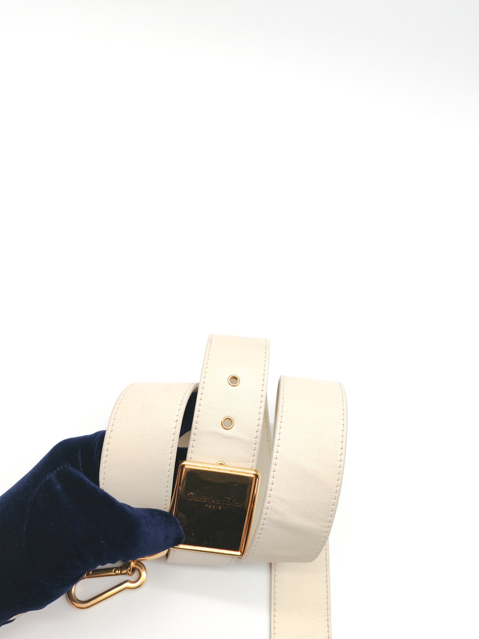 Montaigne Box Bag in Off-White Lambskin Leather and Gold Hardware Shoulder Bag | Purse Maison Luxury Bags Shop