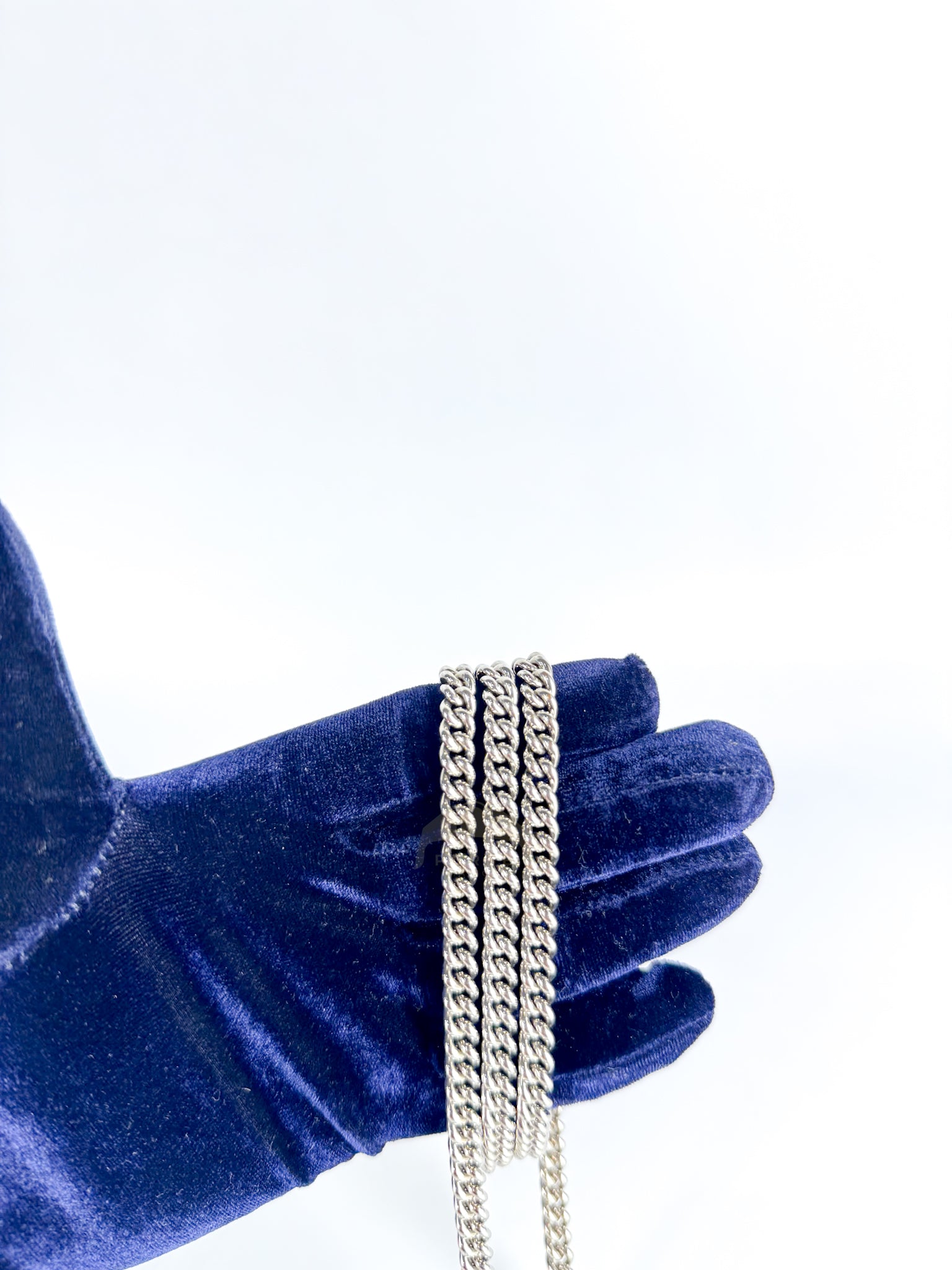 MyLockme Chain Bag in Grained Calfskin Leather (Date Code: UB0240) | Purse Maison Luxury Bags Shop