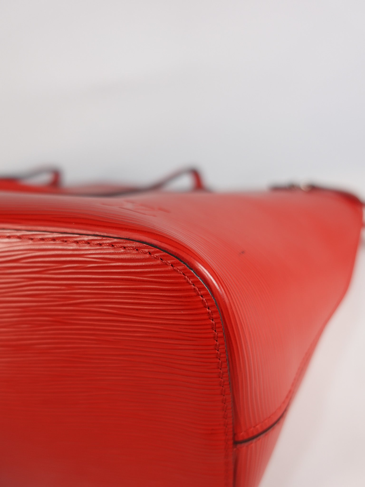 Neverfull MM in Red Epi Leather (Date Code: UB4156) | Purse Maison Luxury Bags Shop