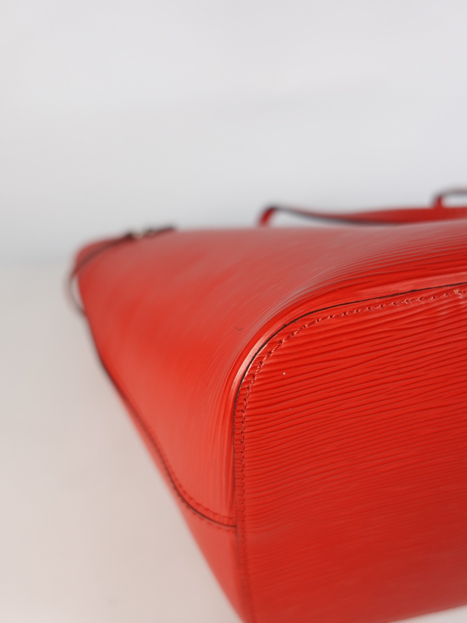 Neverfull MM in Red Epi Leather (Date Code: UB4156) | Purse Maison Luxury Bags Shop