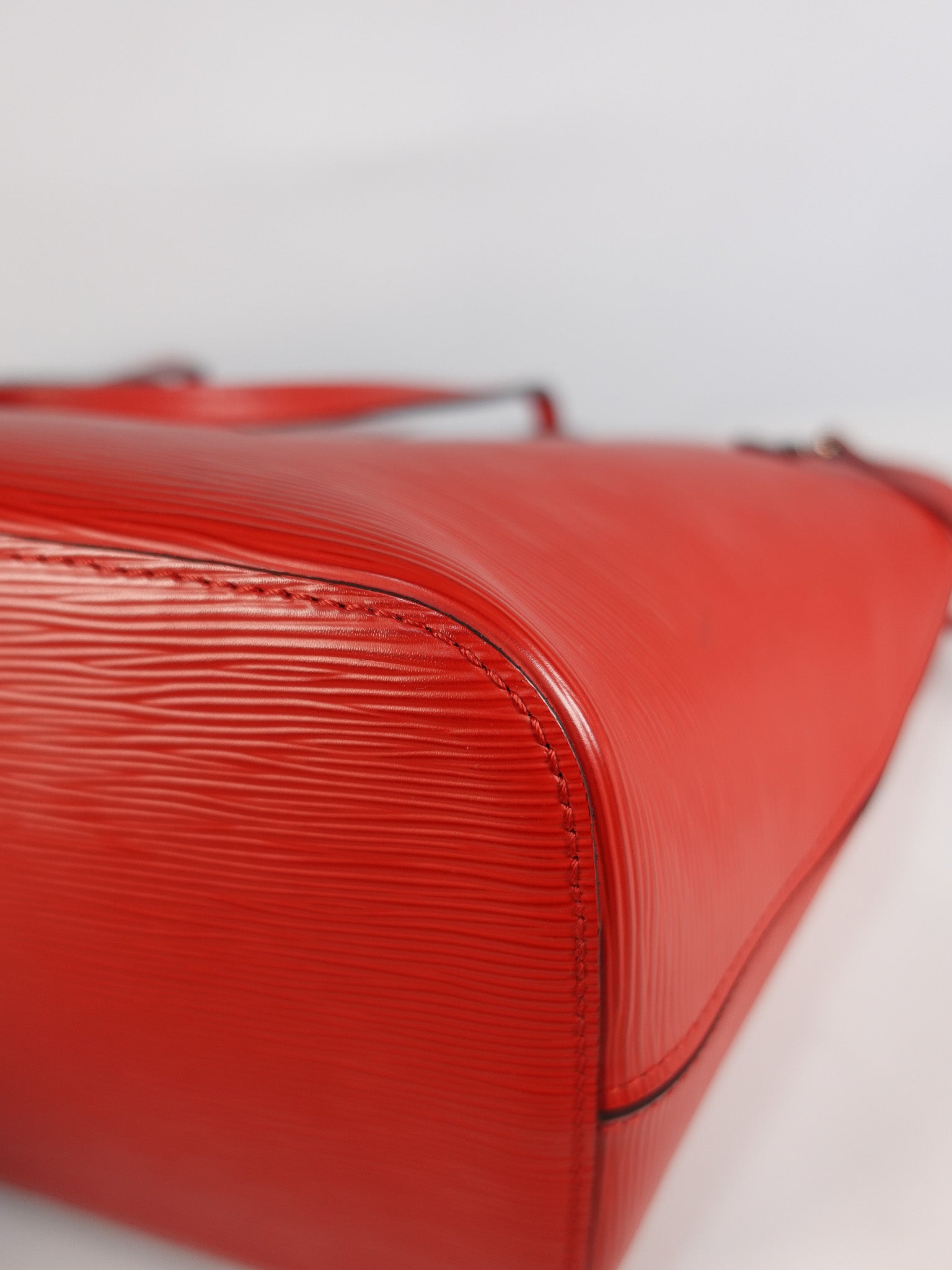 Neverfull MM in Red Epi Leather (Date Code: UB4156) | Purse Maison Luxury Bags Shop