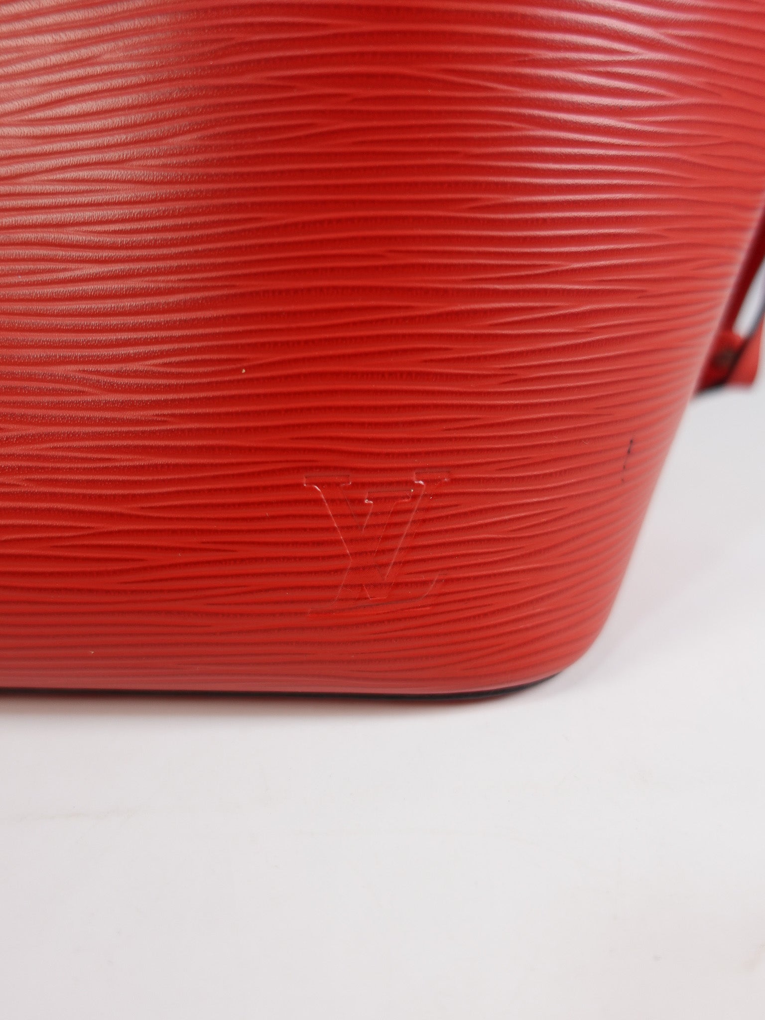 Neverfull MM in Red Epi Leather (Date Code: UB4156) | Purse Maison Luxury Bags Shop