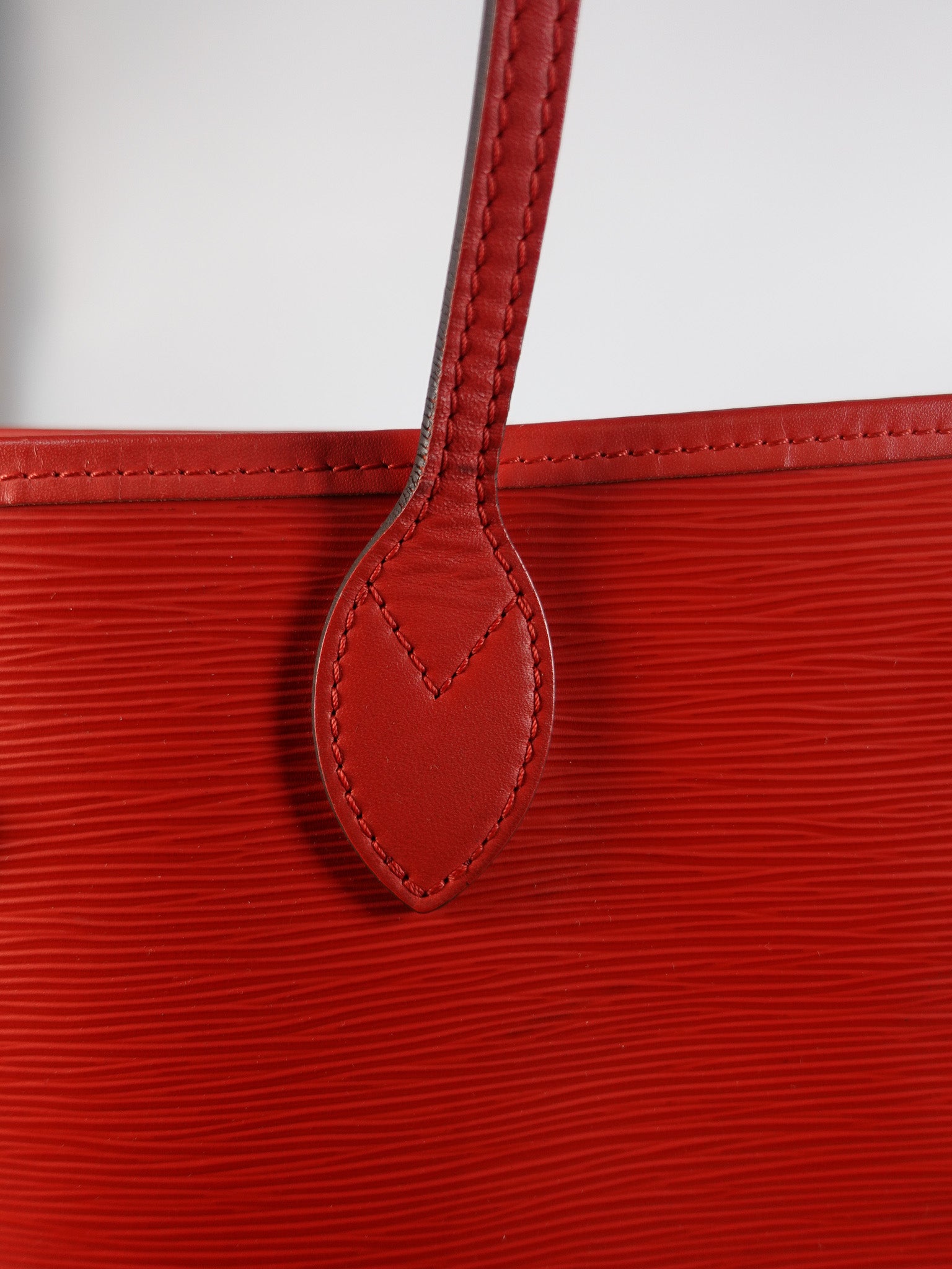 Neverfull MM in Red Epi Leather (Date Code: UB4156) | Purse Maison Luxury Bags Shop