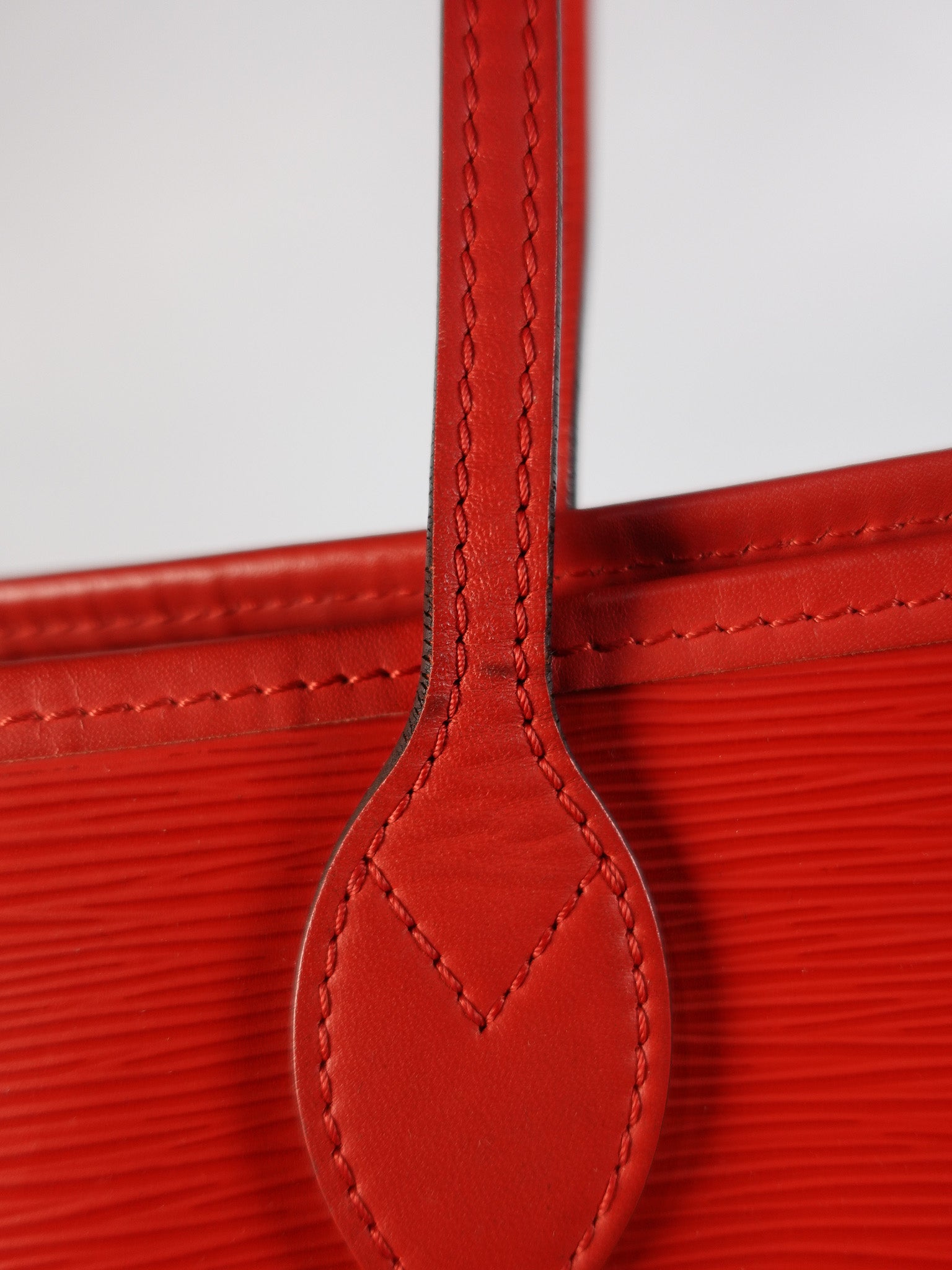Neverfull MM in Red Epi Leather (Date Code: UB4156) | Purse Maison Luxury Bags Shop