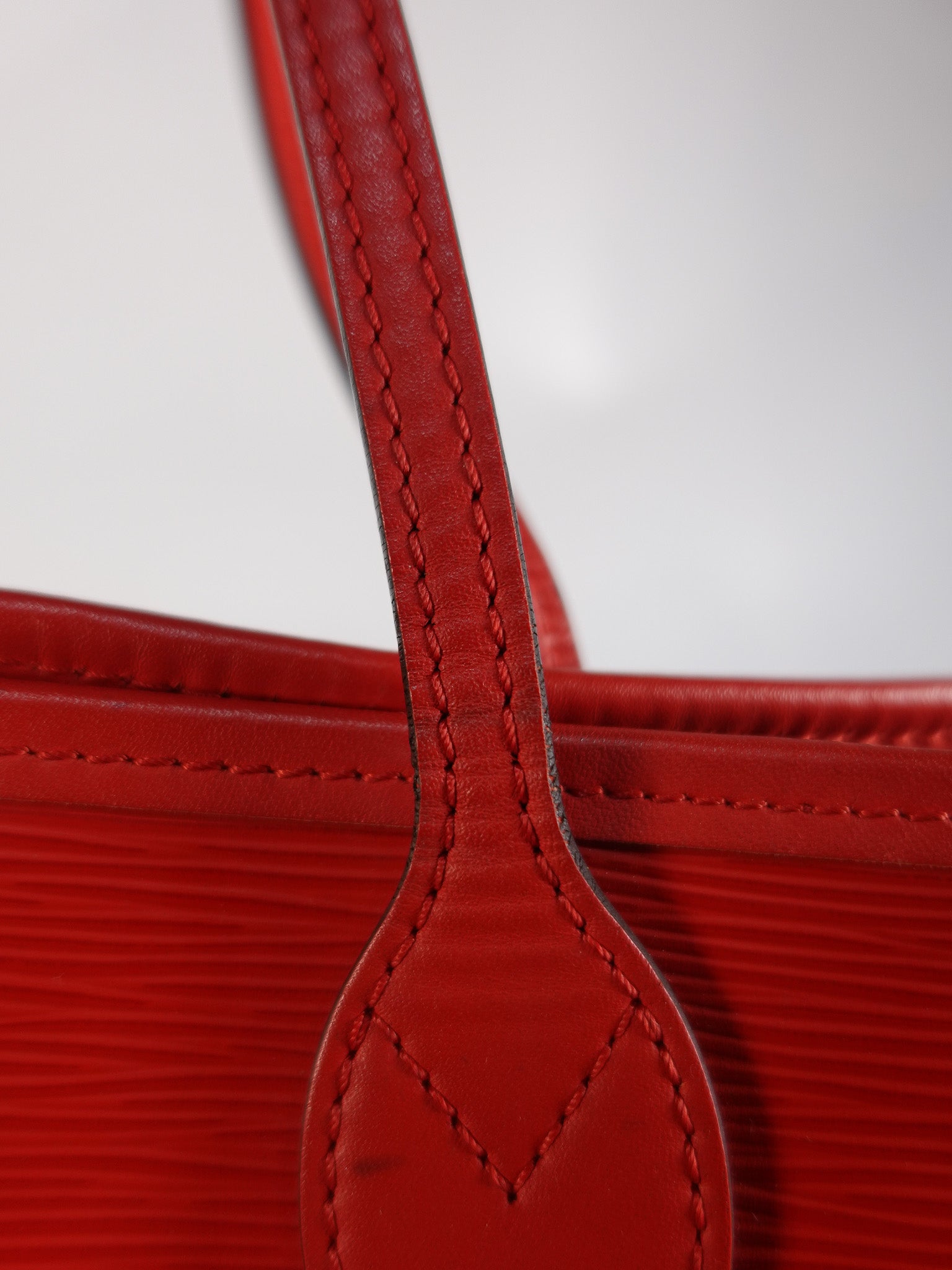 Neverfull MM in Red Epi Leather (Date Code: UB4156) | Purse Maison Luxury Bags Shop