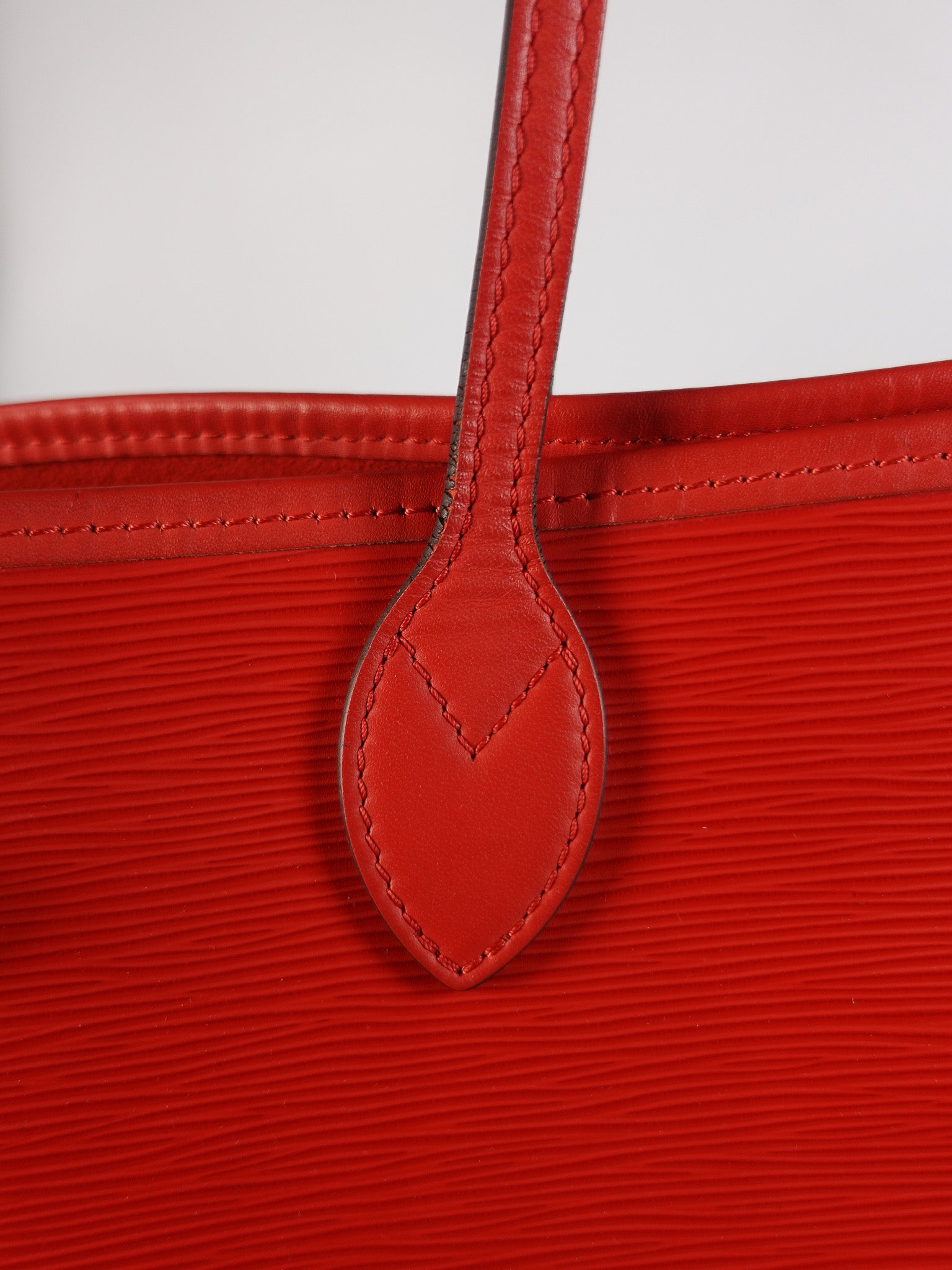 Neverfull MM in Red Epi Leather (Date Code: UB4156) | Purse Maison Luxury Bags Shop