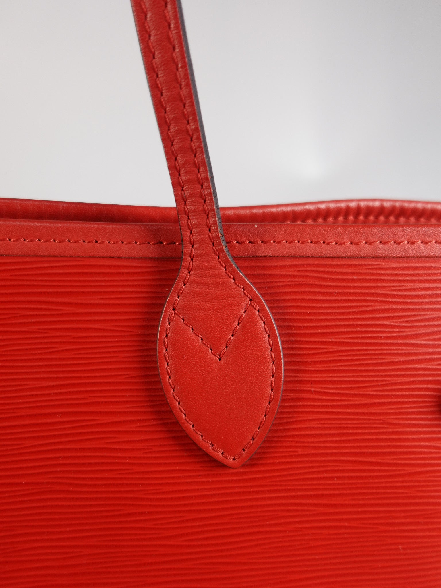 Neverfull MM in Red Epi Leather (Date Code: UB4156) | Purse Maison Luxury Bags Shop